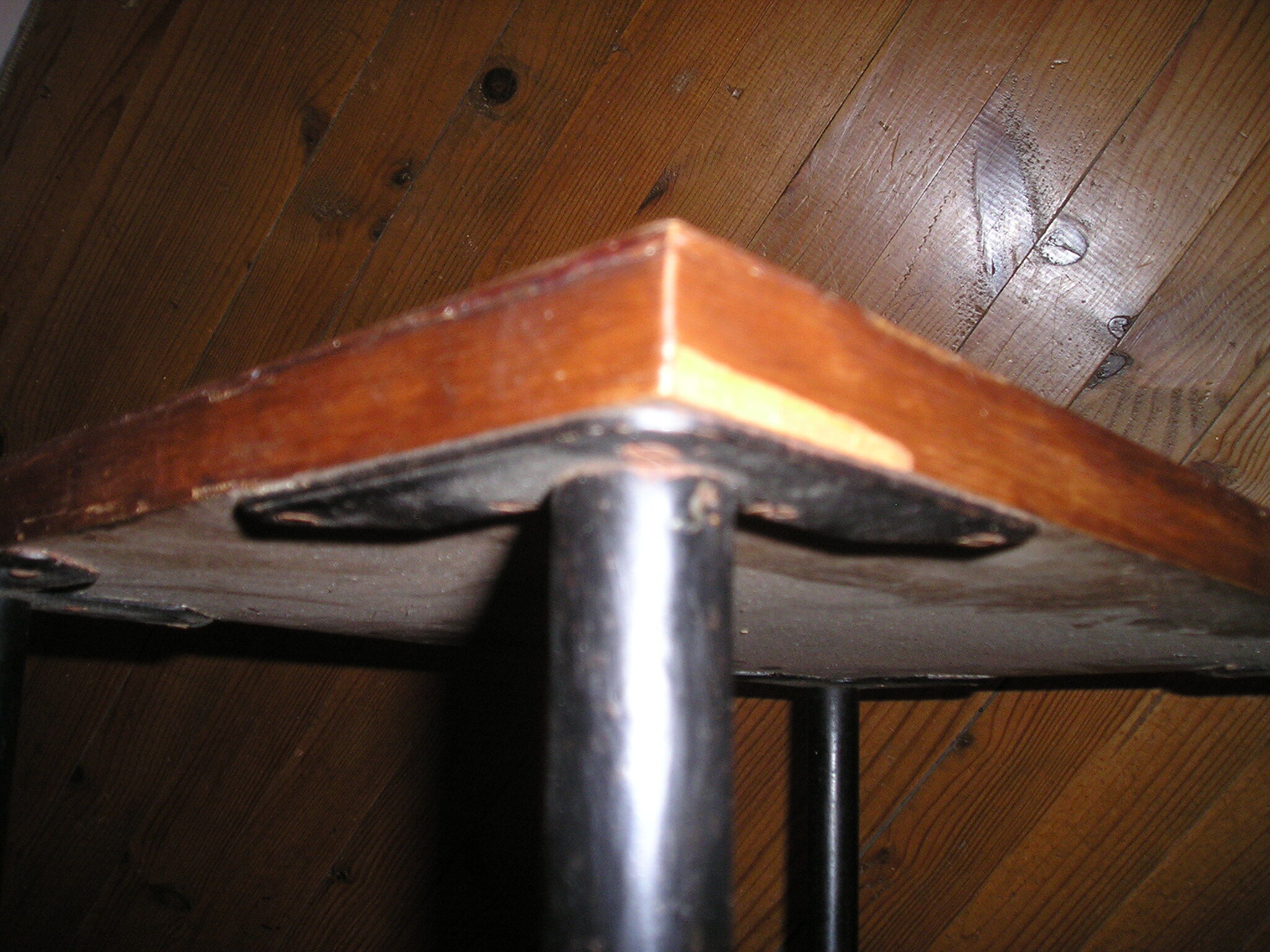 Metal wood sofa tip from the 1960s