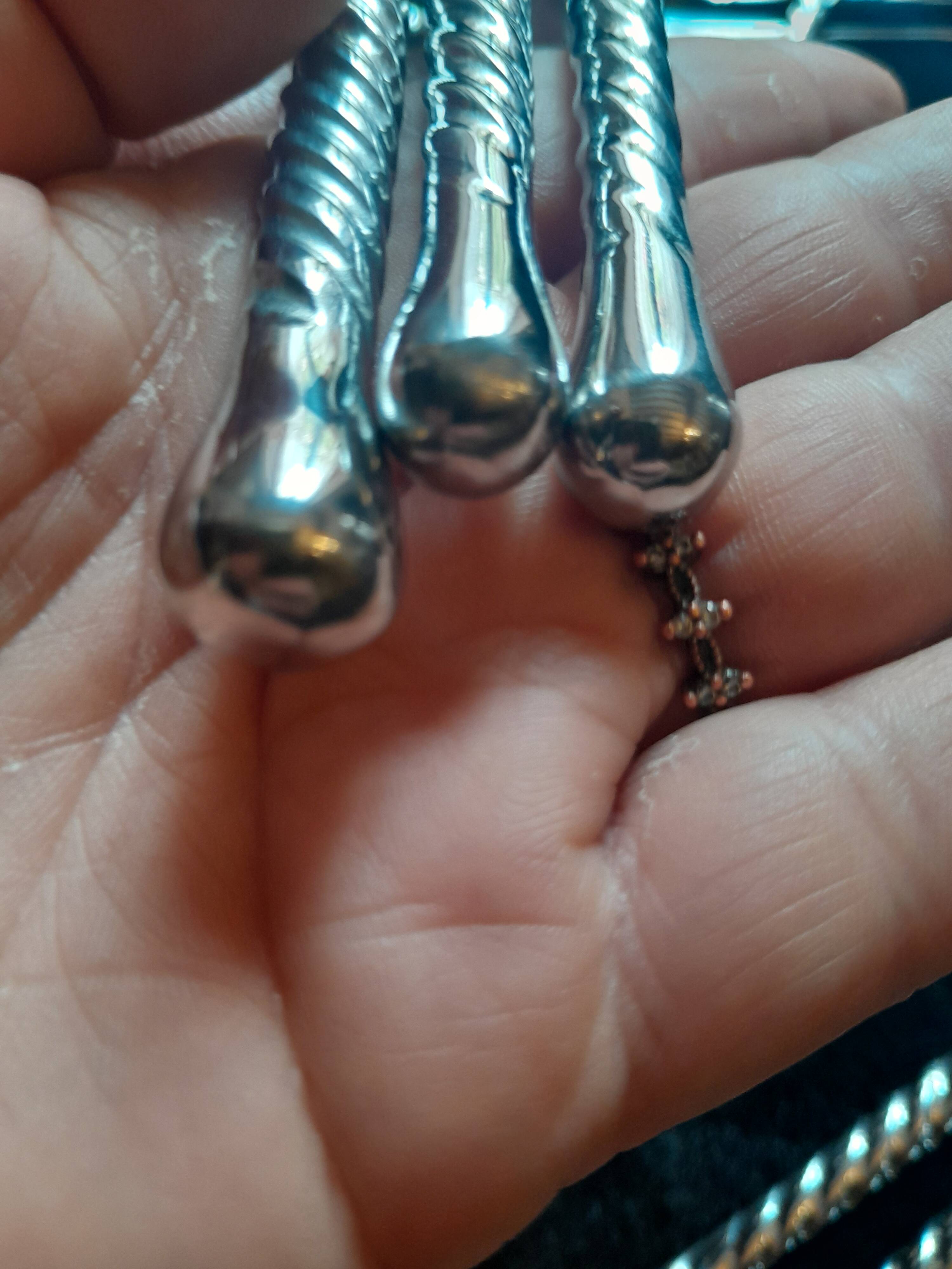 Twisted cutlery