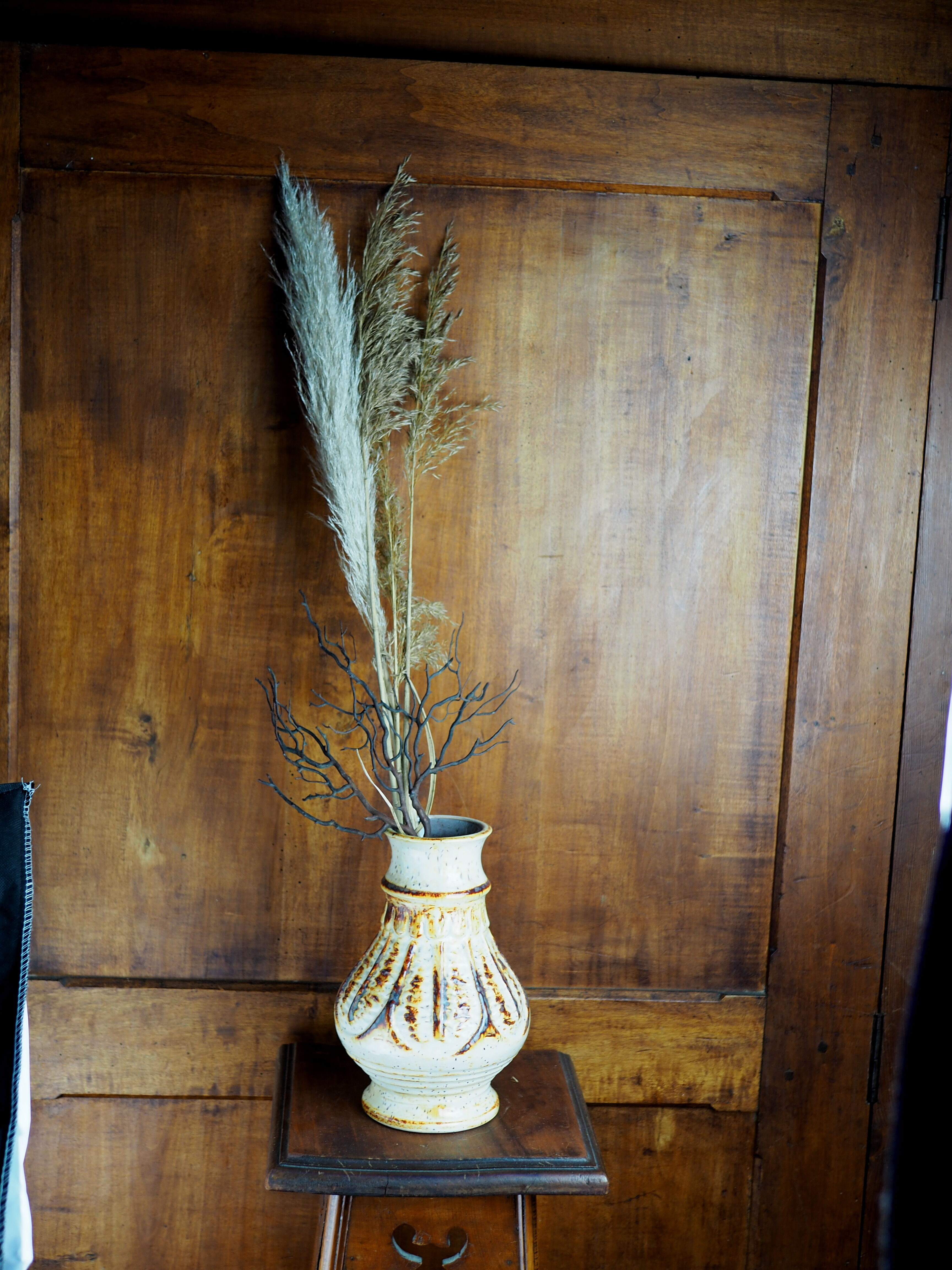 Ribbed vase with caramelized glaze; "581/22" - west German ceramics - 70s