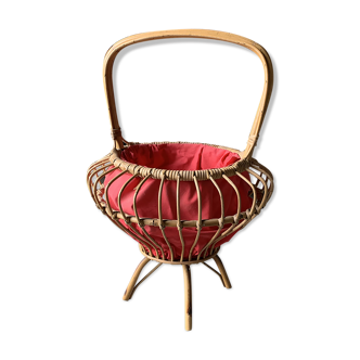 Round rattan worker - pink fabric