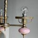 Petit lustre rose et doré à 3 bras de lumières