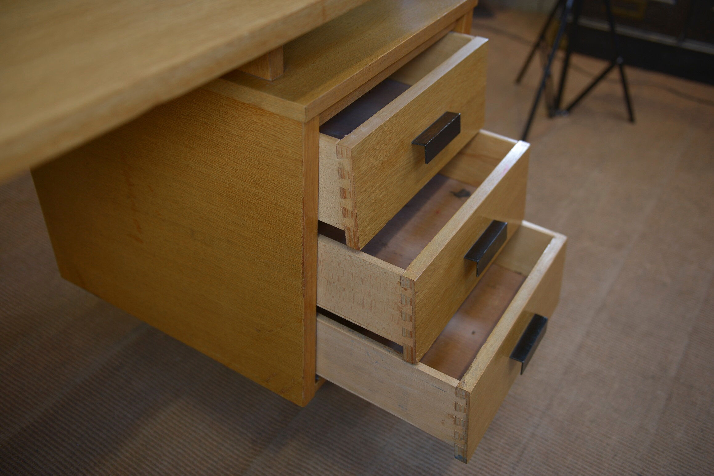 Office 1950 by Pierre Guariche in oak and metal