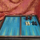 Ancien coffret de jeu de backgammon et de dames en bois