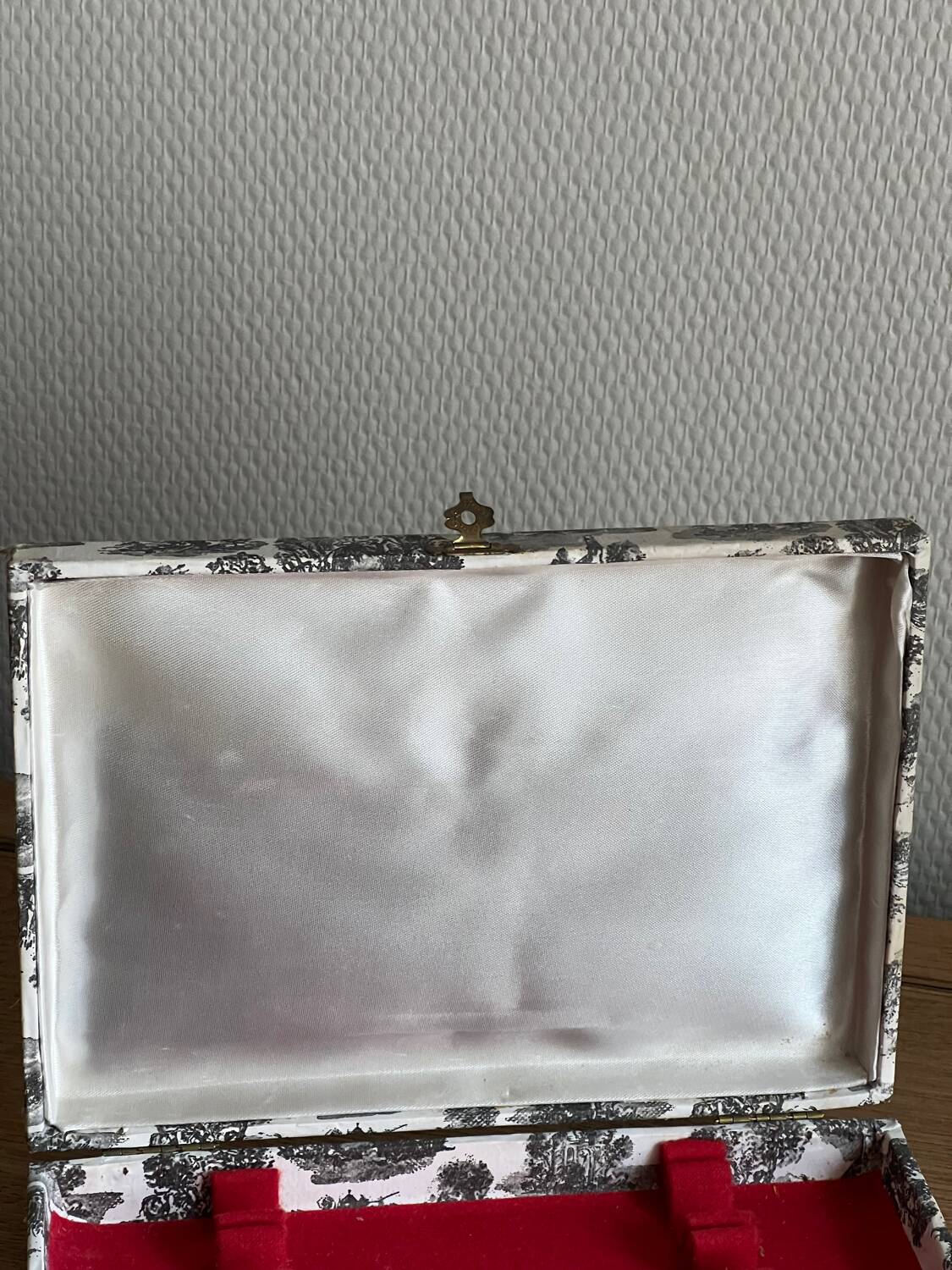 12 cheese or dessert knives