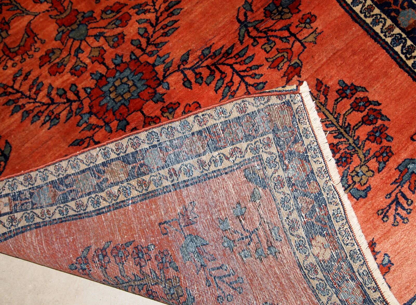 Handmade antique Persian Sarouk rug 106cm x 161cm 1900s -1B694