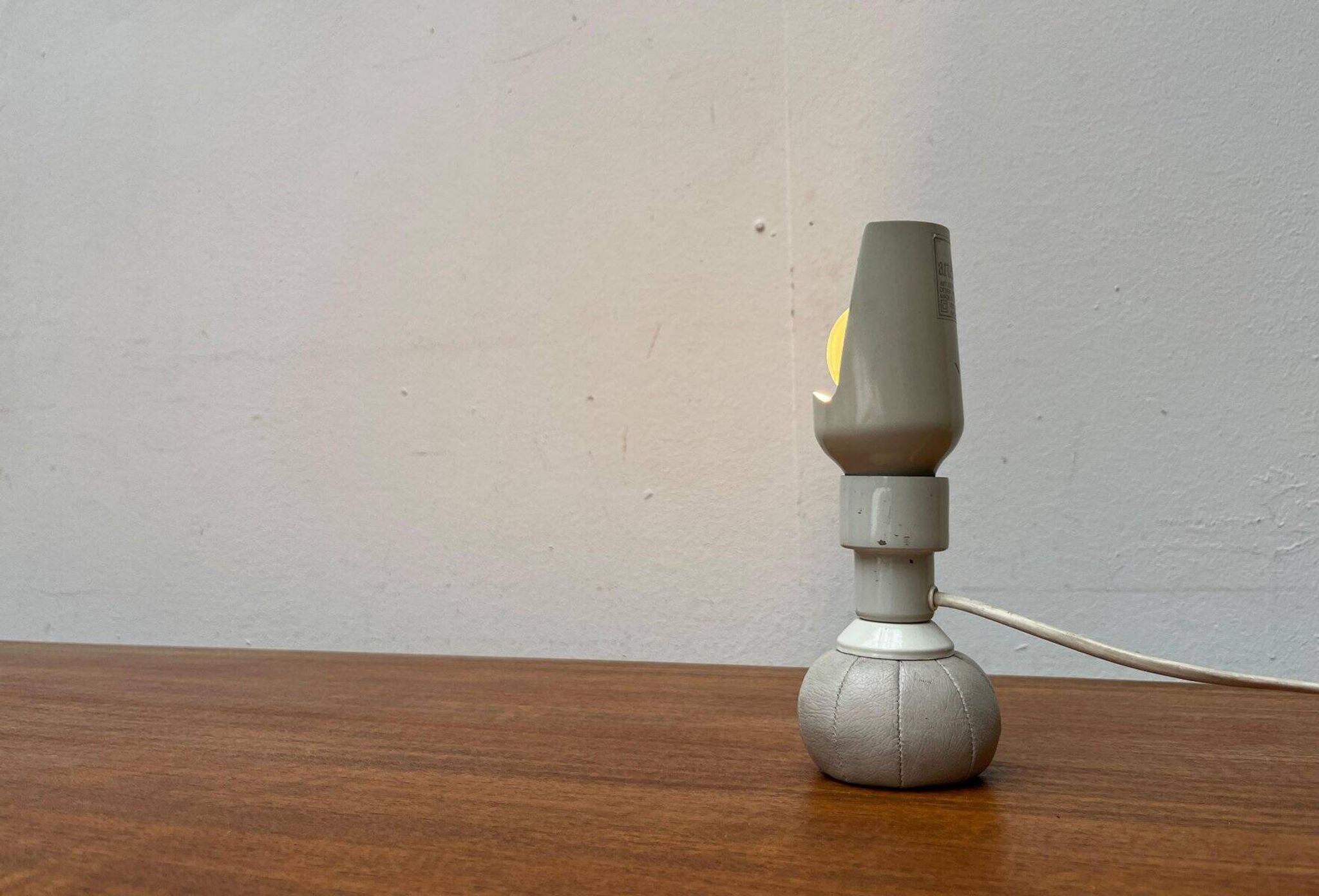 Italian table lamp model 600/P from the mid-century space by Gino Sarfatti for Arteluce, 1960s.