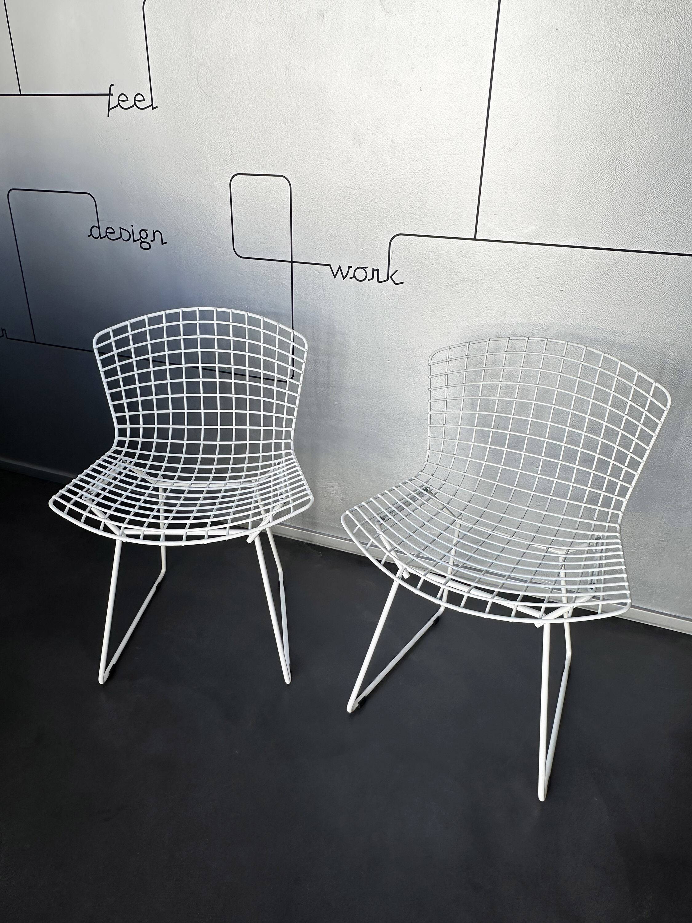 Pair of dining chairs 420 by Harry Bertoia for Knoll International, 1970s.
