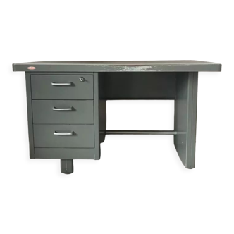 Strafor metal desk