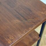 Table d'appoint en bois de placage et structure en métal vintage à deux plateaux