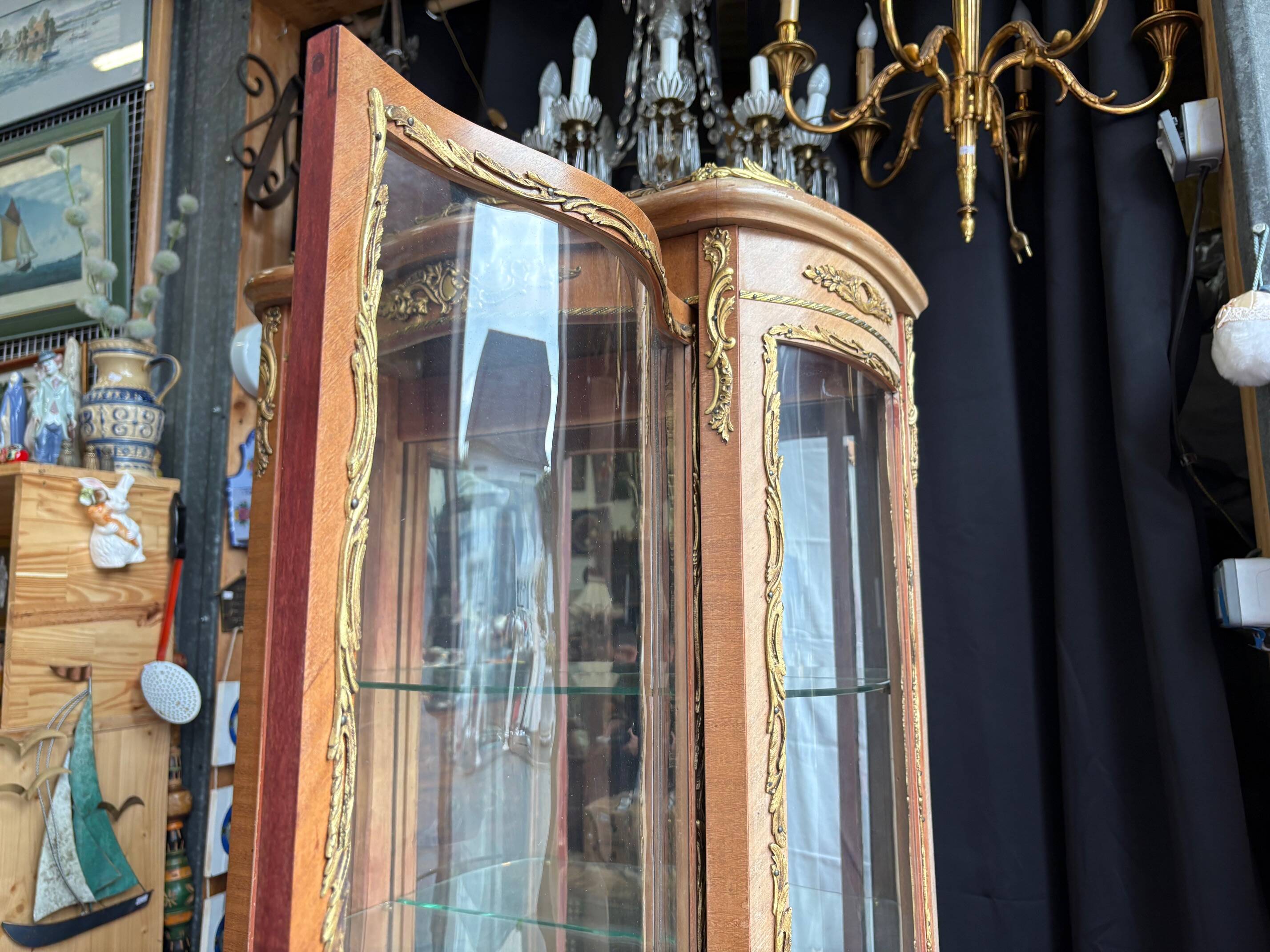 Louis XV/Transition style display cabinet in wood and gilt bronze