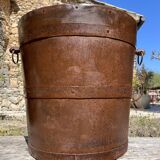 Cache pots en fer rivetés
