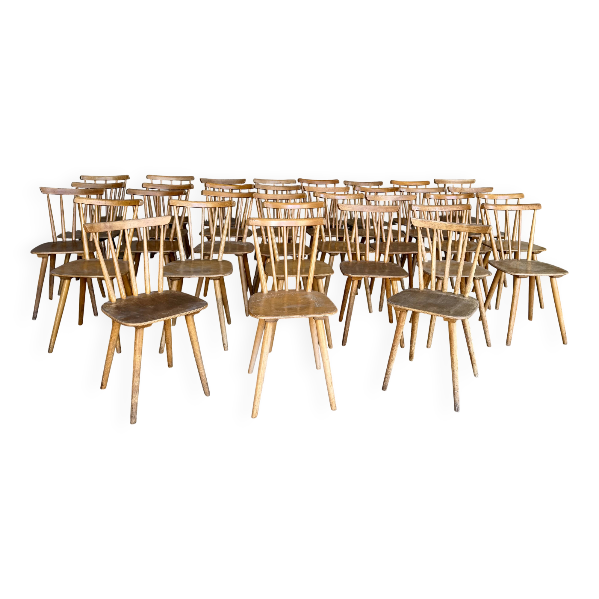 📣 Set of 50 vintage bistro chairs – Warm stained wood – Compact legs