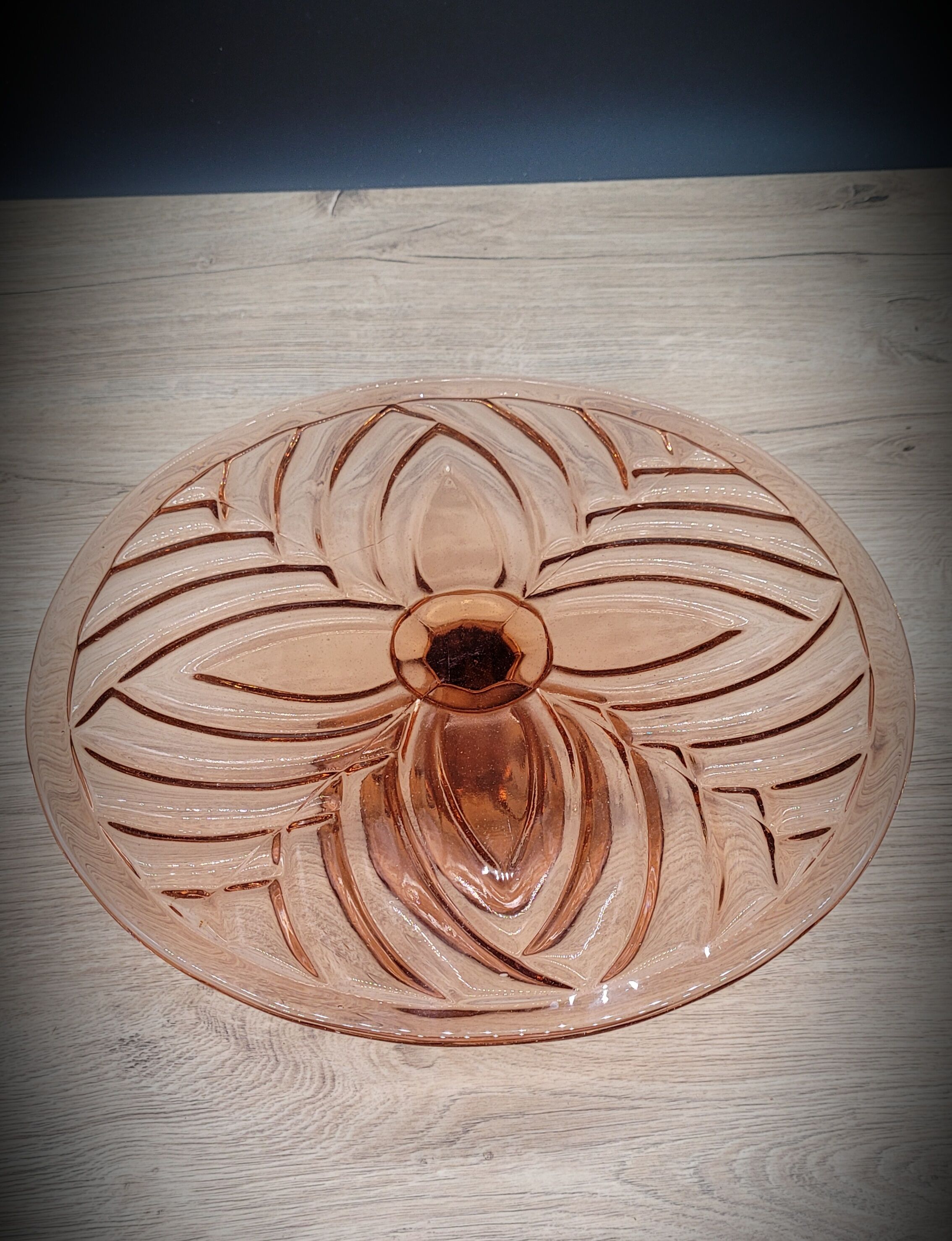 Plat à tarte ou gâteau sur pied verre moulé rose fleurs