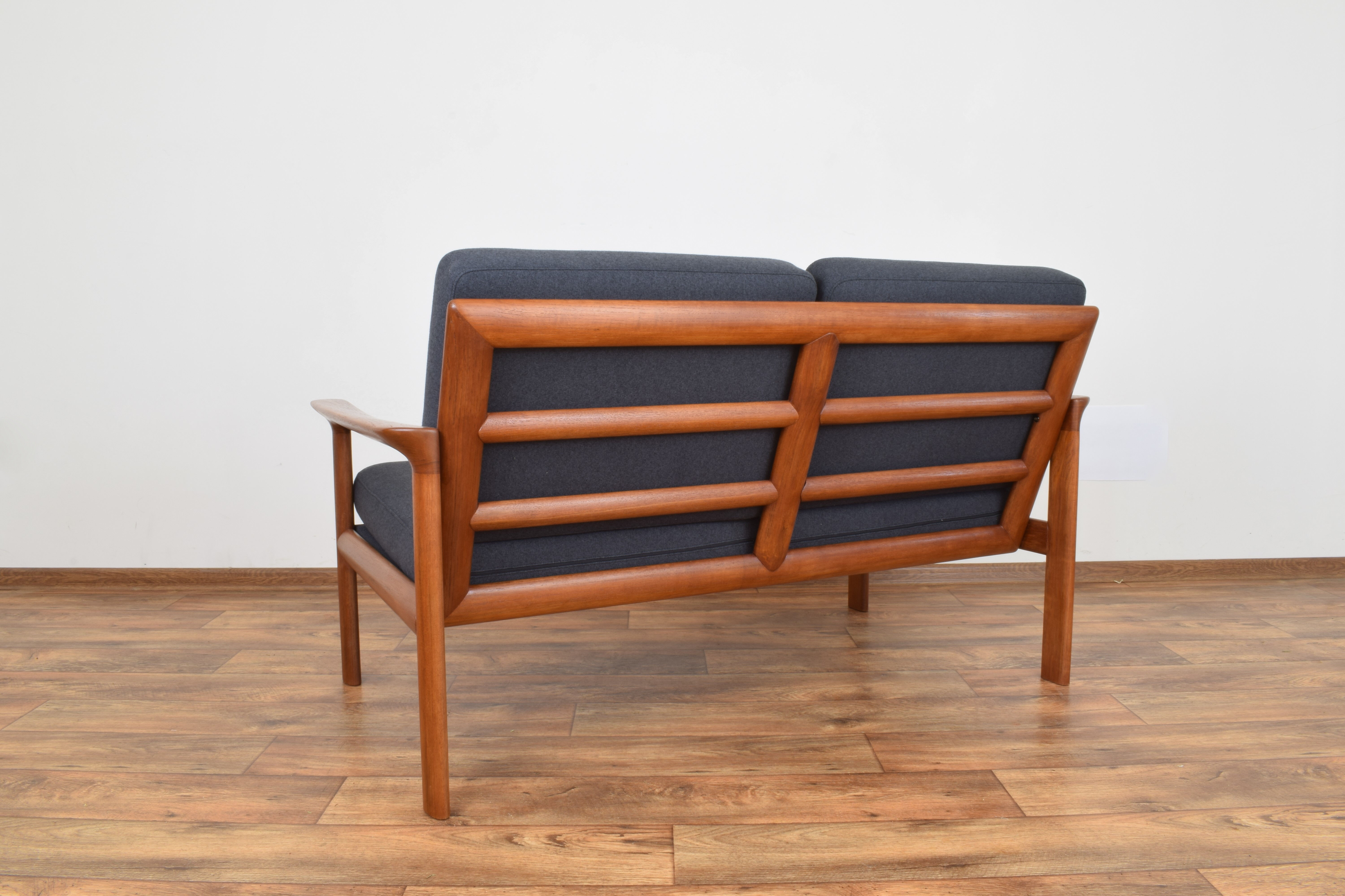 Mid-century danish sofa by Sven Ellekaer for Komfort, 1960