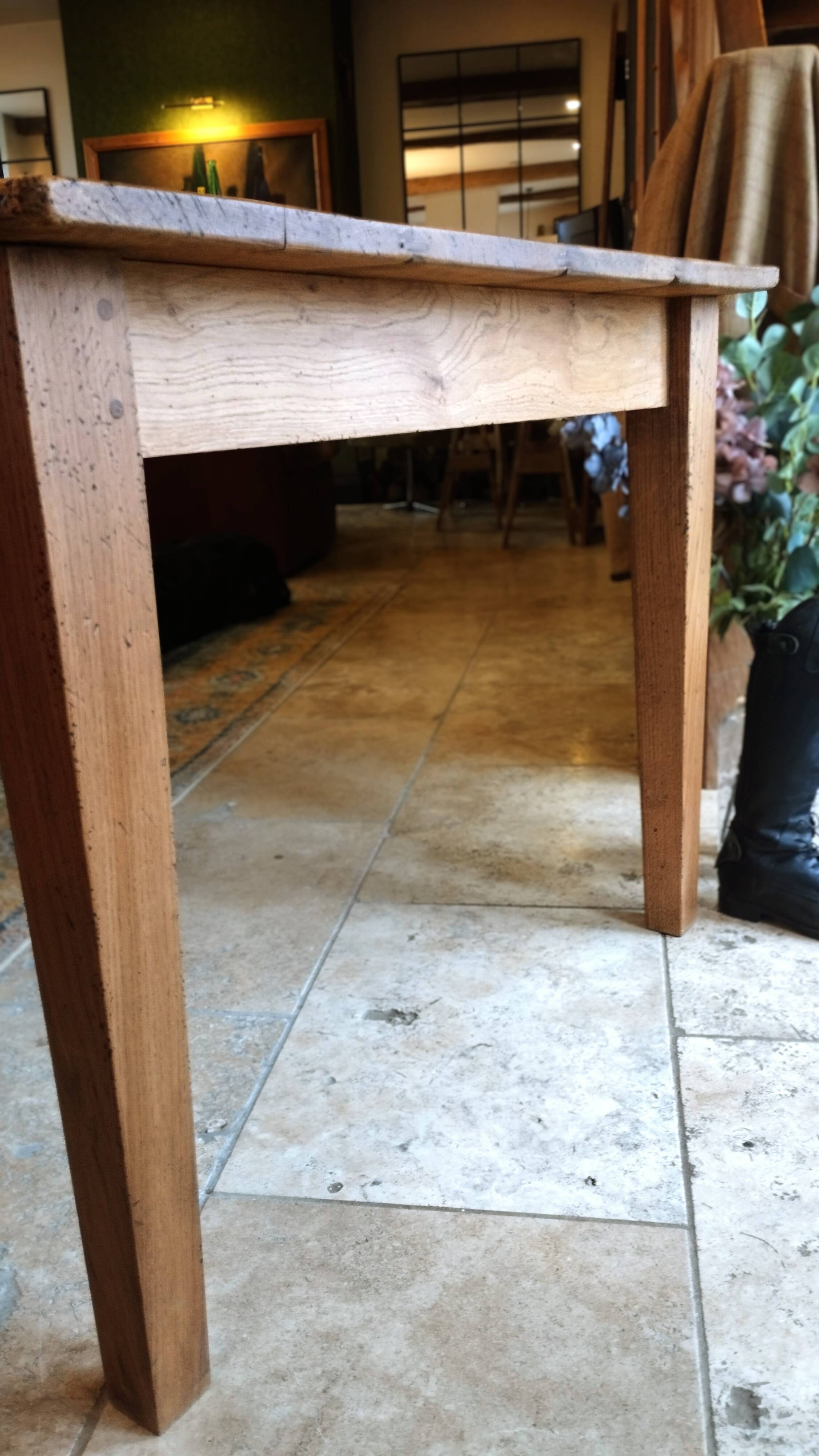 Table de ferme en chêne massif Français.240 x100 patiné avec deux tiroirs.