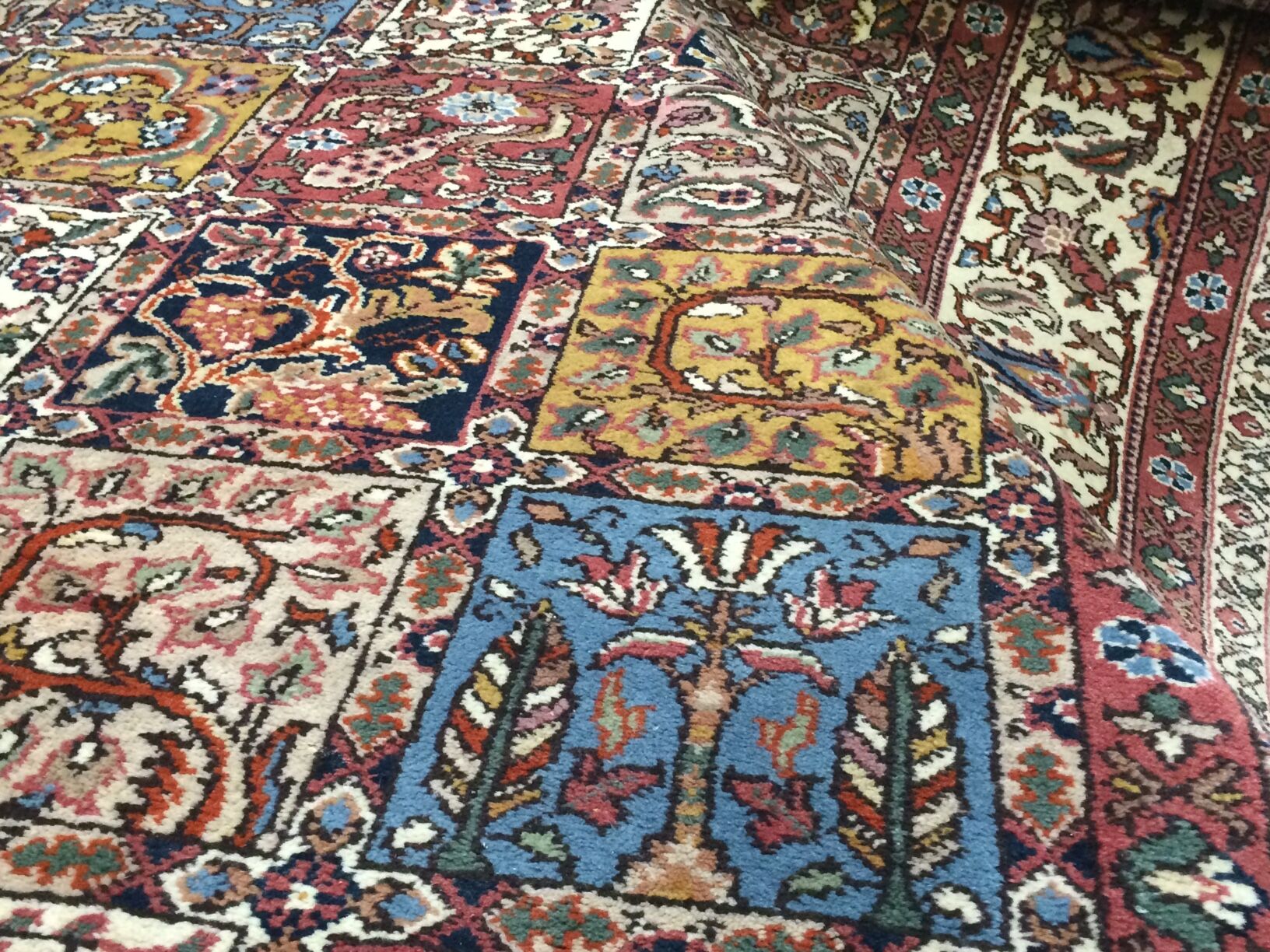 Persian rug 320 x 230 cm