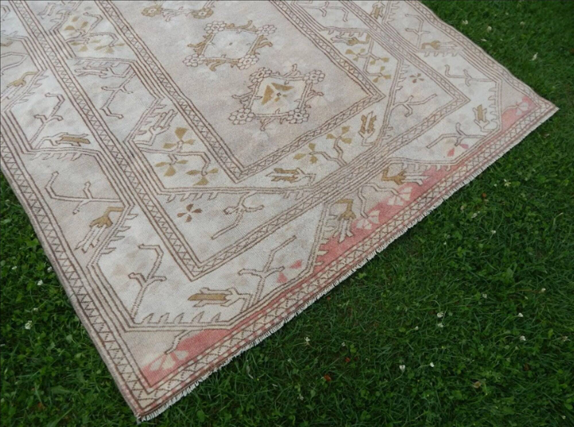 Vintage handmade Turkish rug 160x229 cm