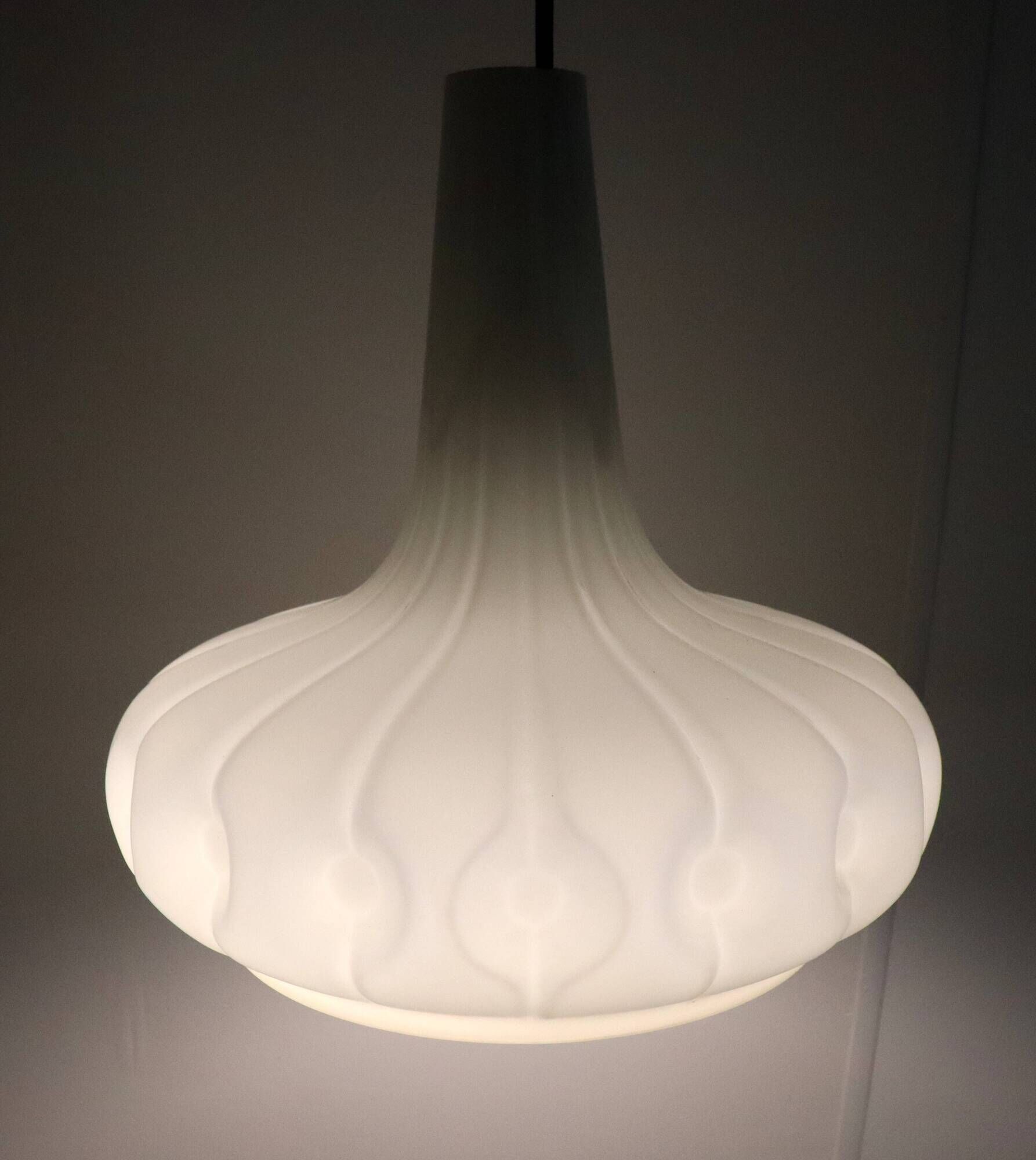 Peill & Putzler melkglazen lamp vintage mid century design