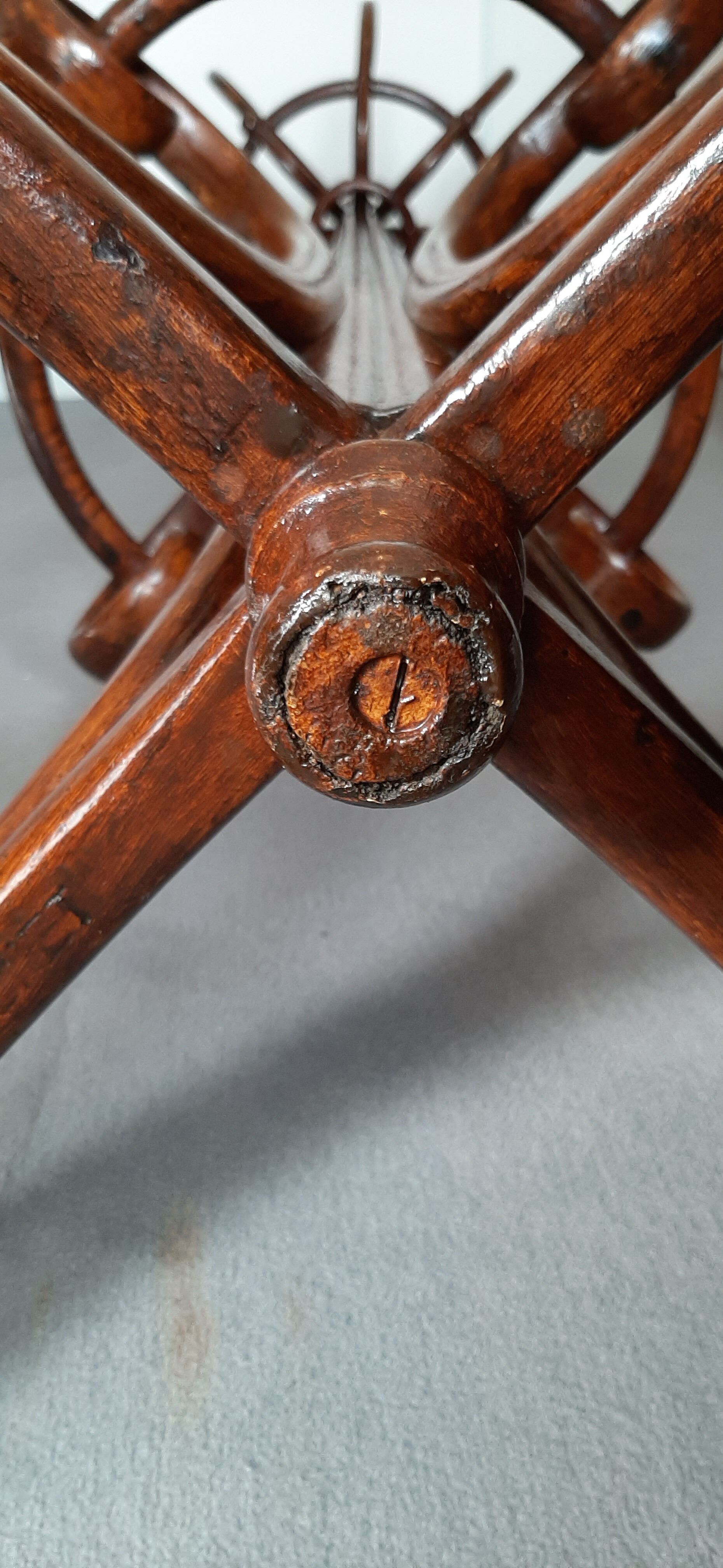 Porte-manteaux perroquet Thonet ancien