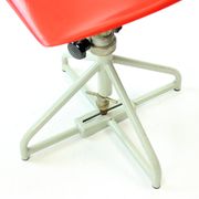 Chaise rouge Vertex, Miroslav Navratil des années 1960