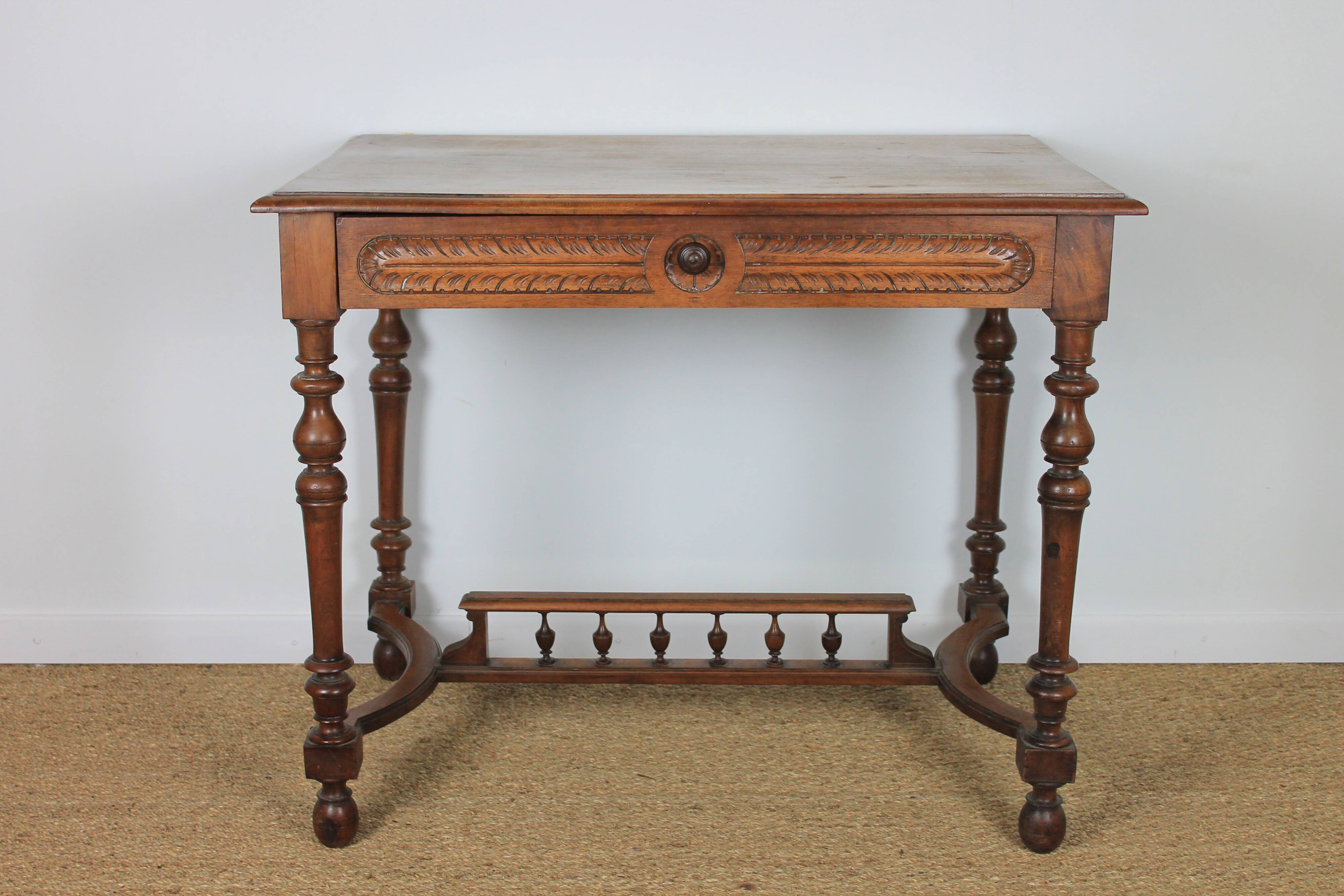 Renaissance desk table