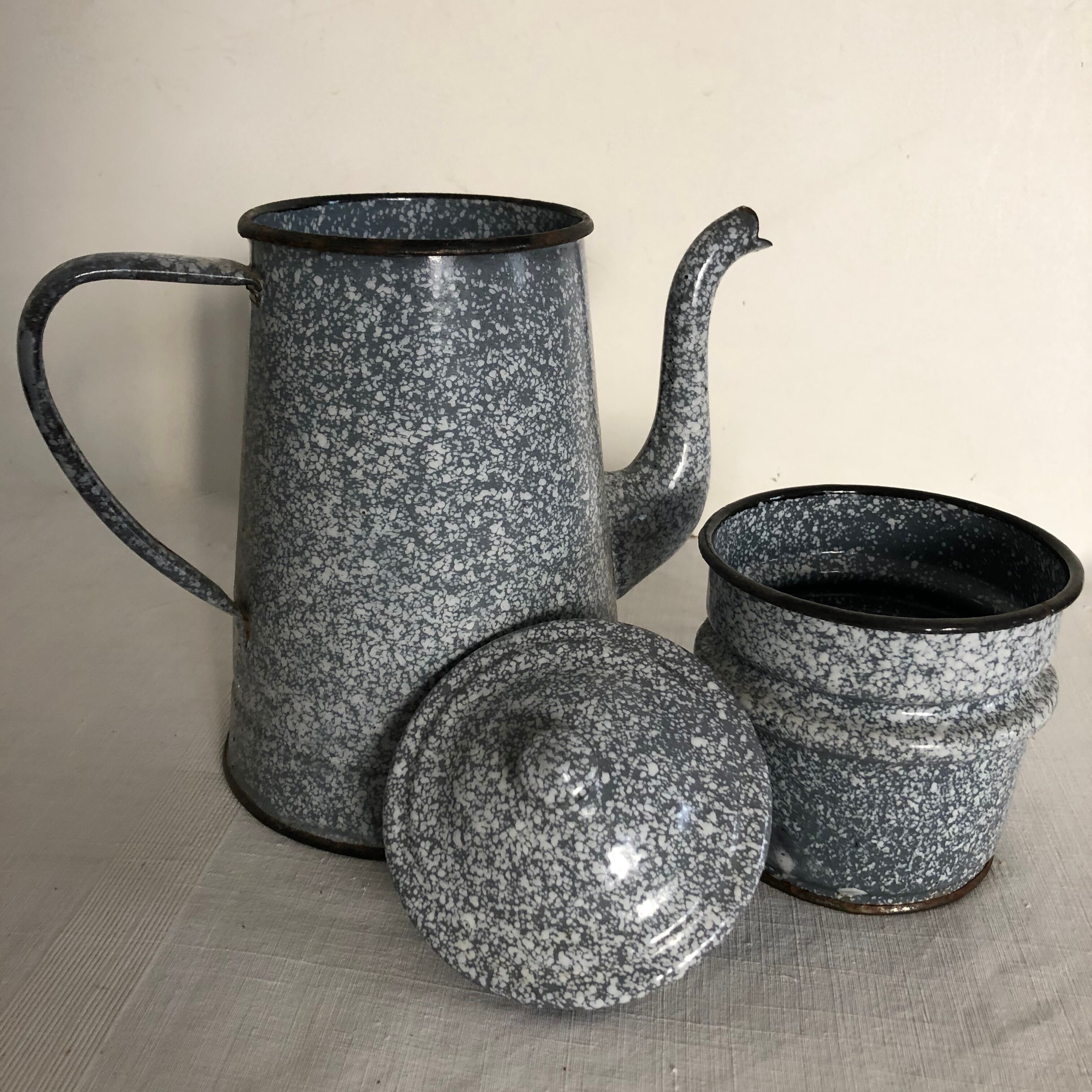 Enamelled coffee maker