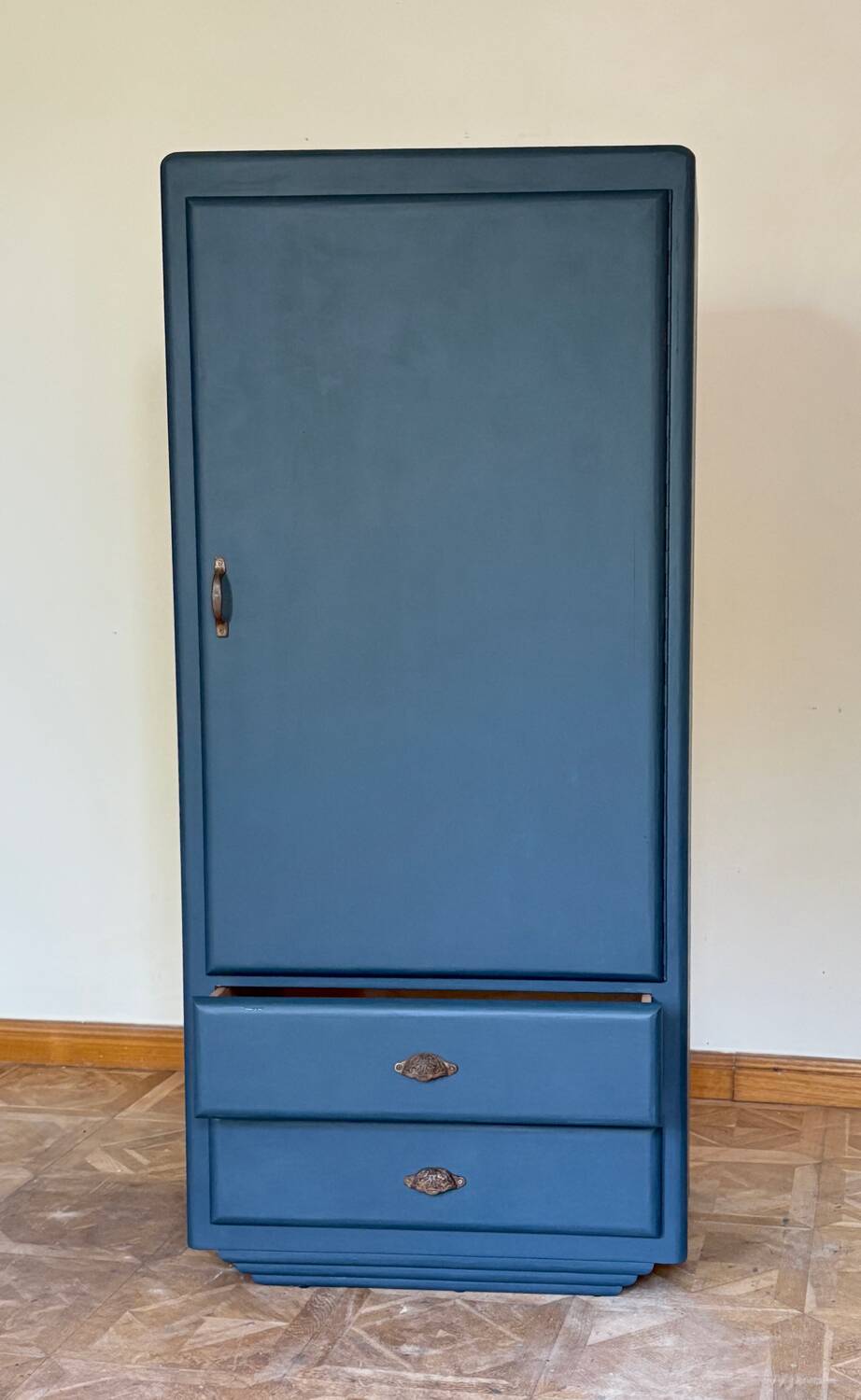Hosiery cabinet