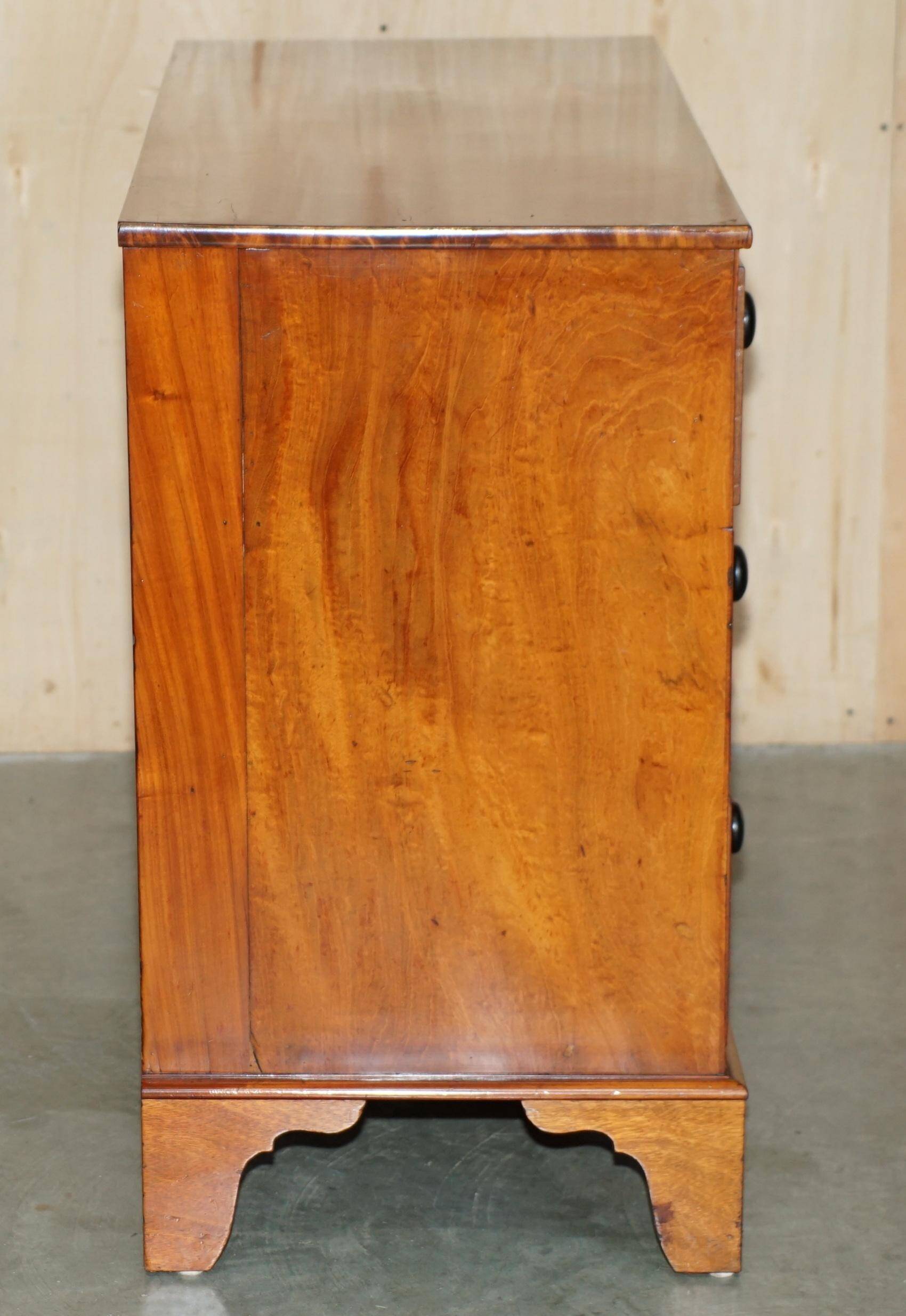 Victorian Chest of Drawers in Satin Walnut, Circa 1860