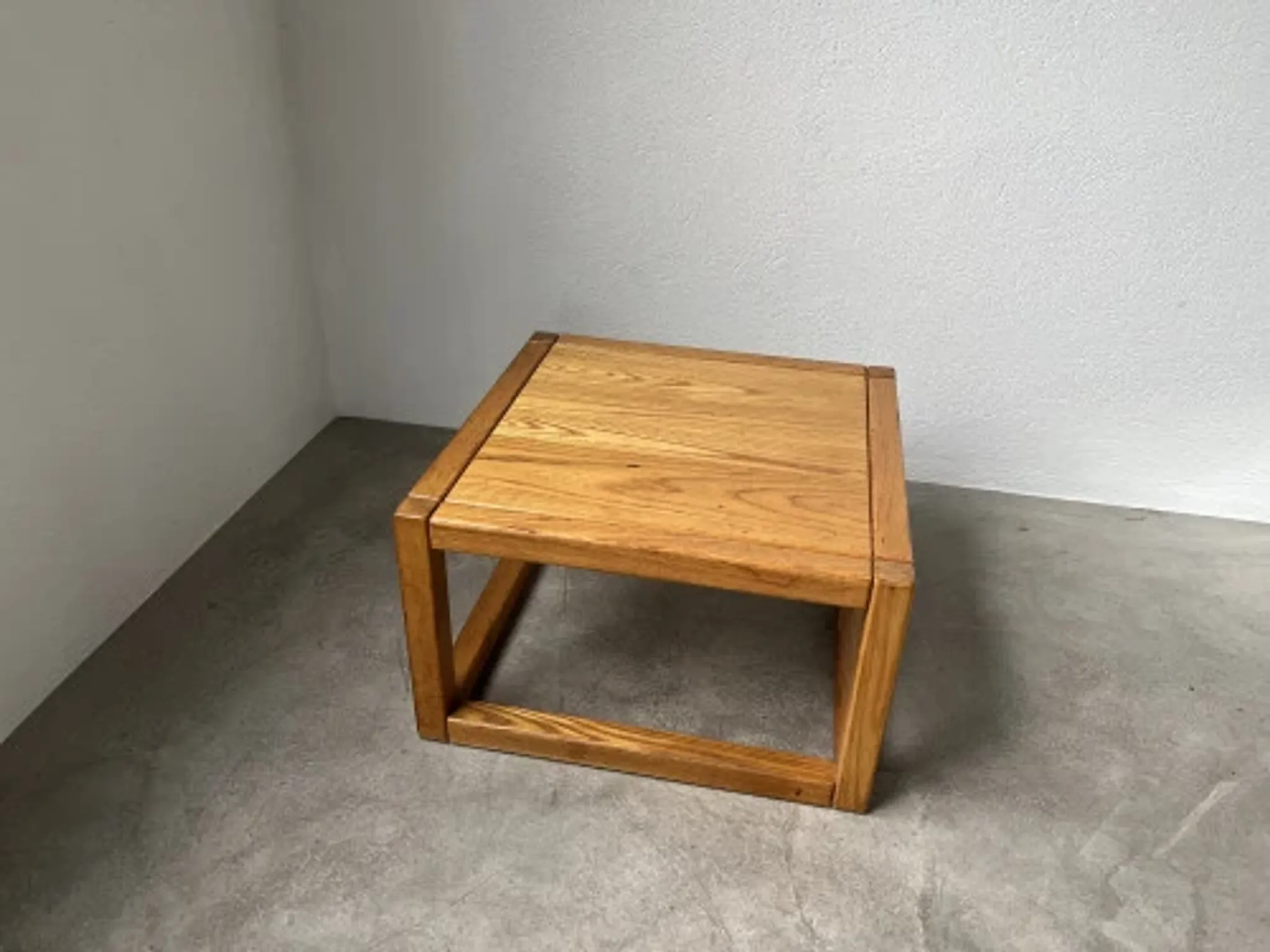 Table basse carrée de la Maison Regain