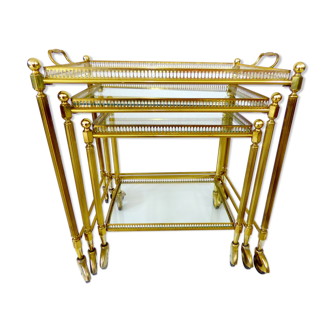 Pull-out tables, rolling home rings
