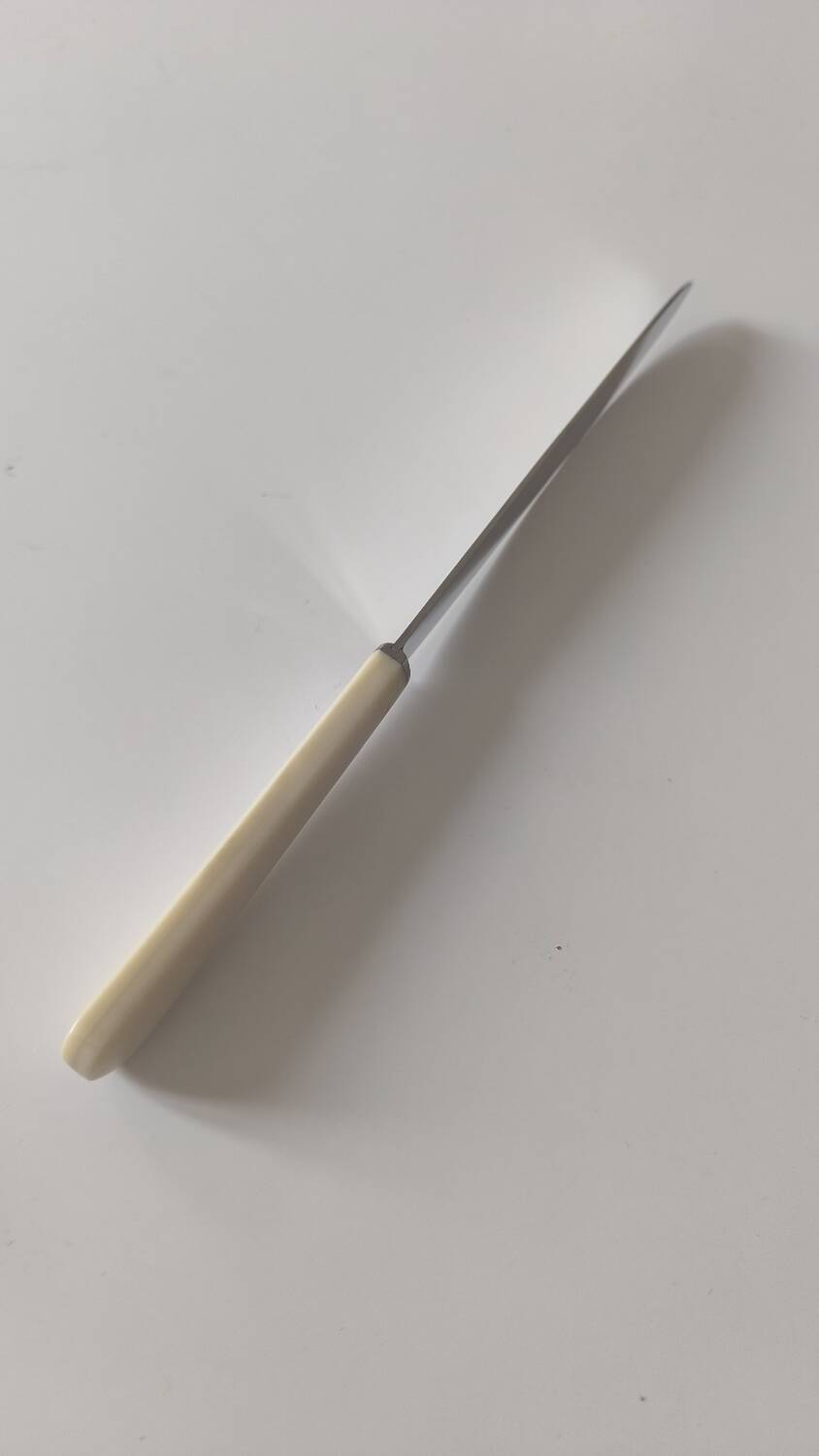 Set of 12 stainless steel and bakelite knives