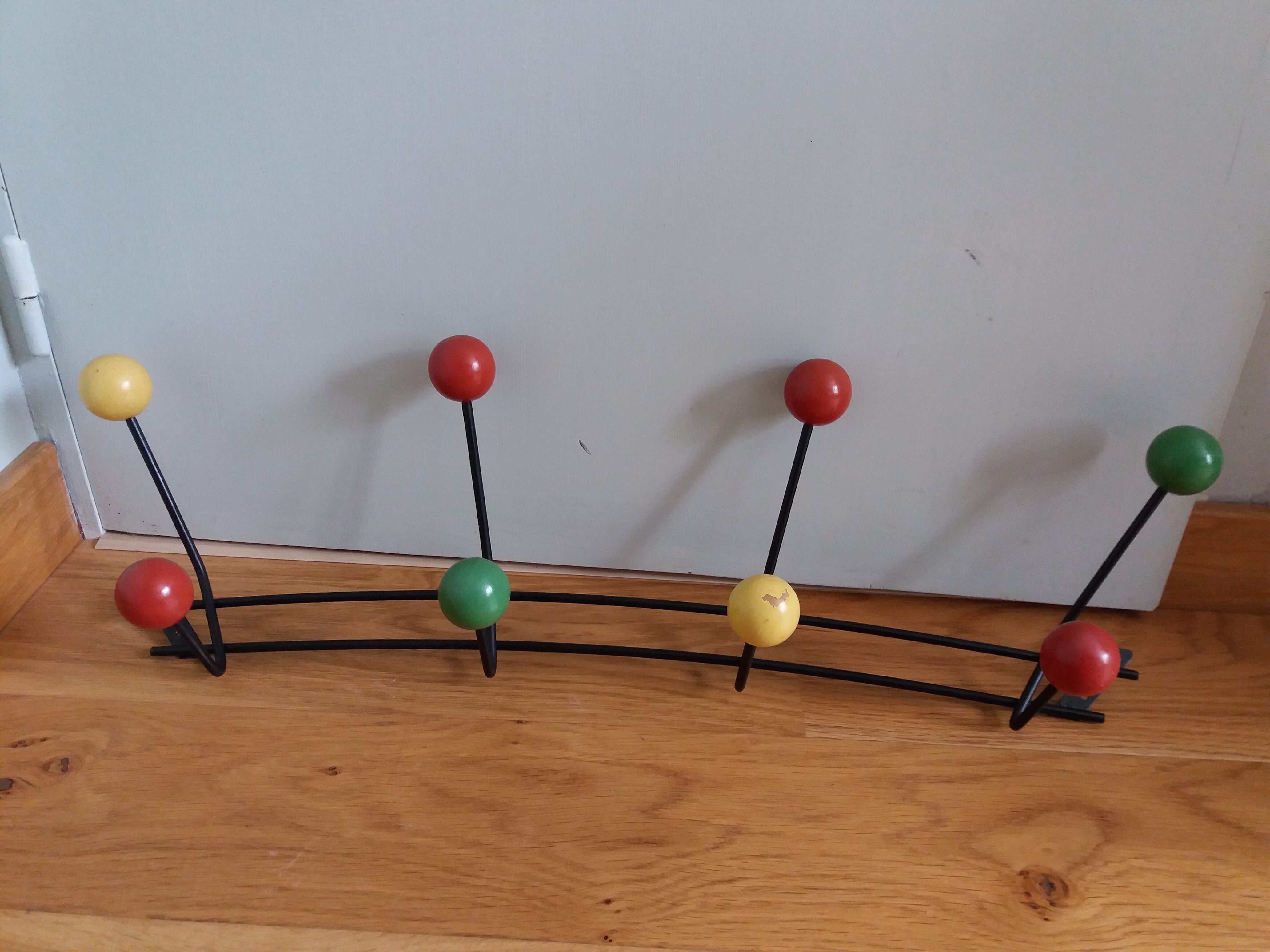 Ball coat rack