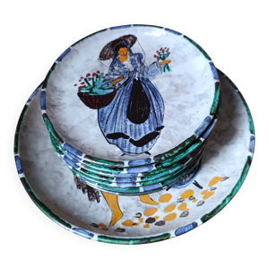 Rare série de 9 assiettes - main