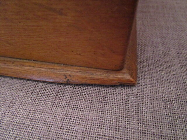 Old letter carrier in chene