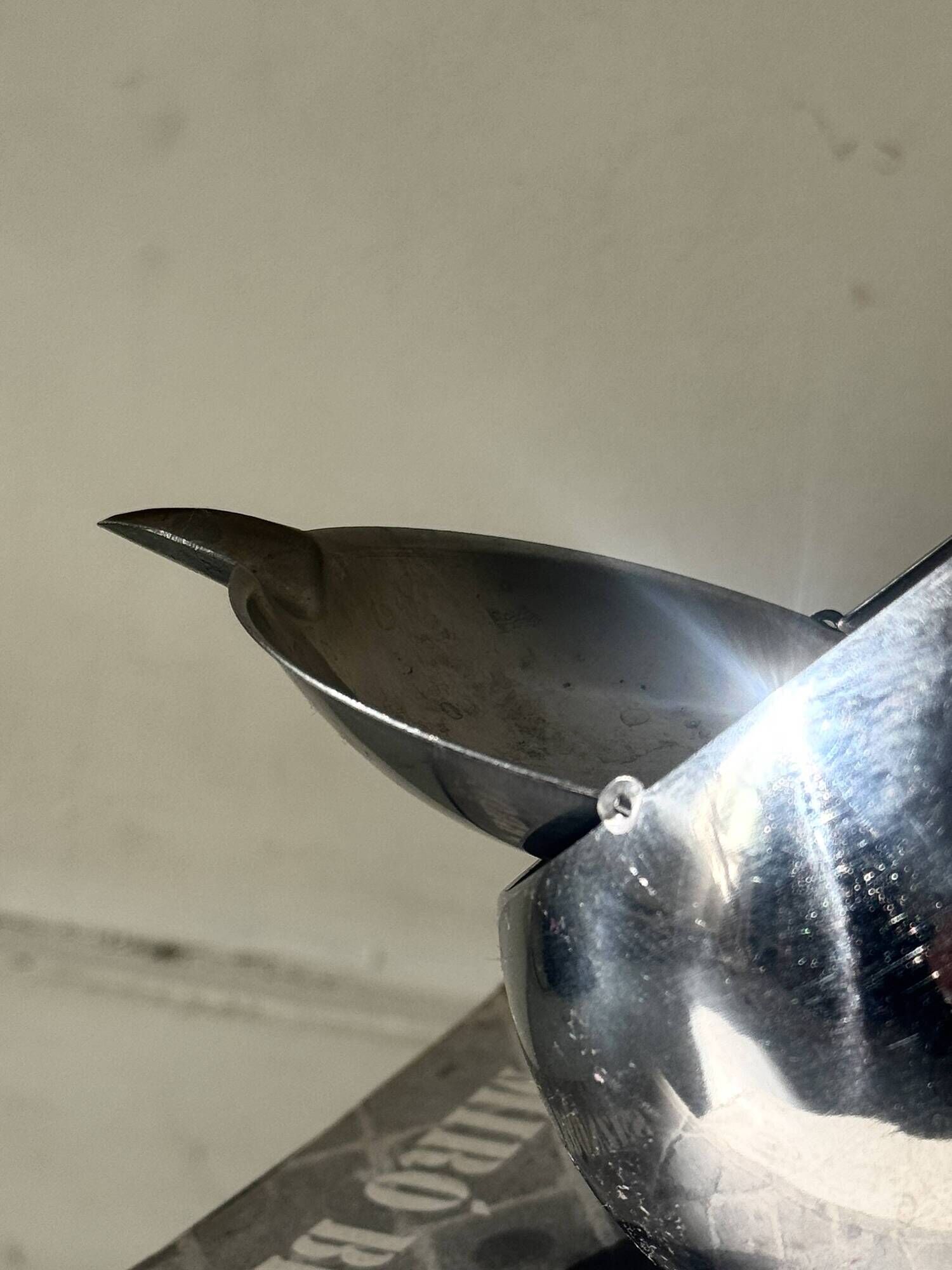 Space age ashtray in chrome metal, 1970s design.