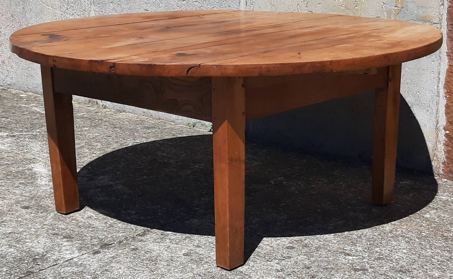 Folding coffee table.