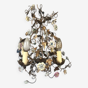 Gilded metal chandelier with four arms of light and porcelain flower decoration