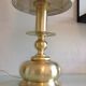 Lampe en laiton brossé et abat jour en laine  ecru  vintage années 70