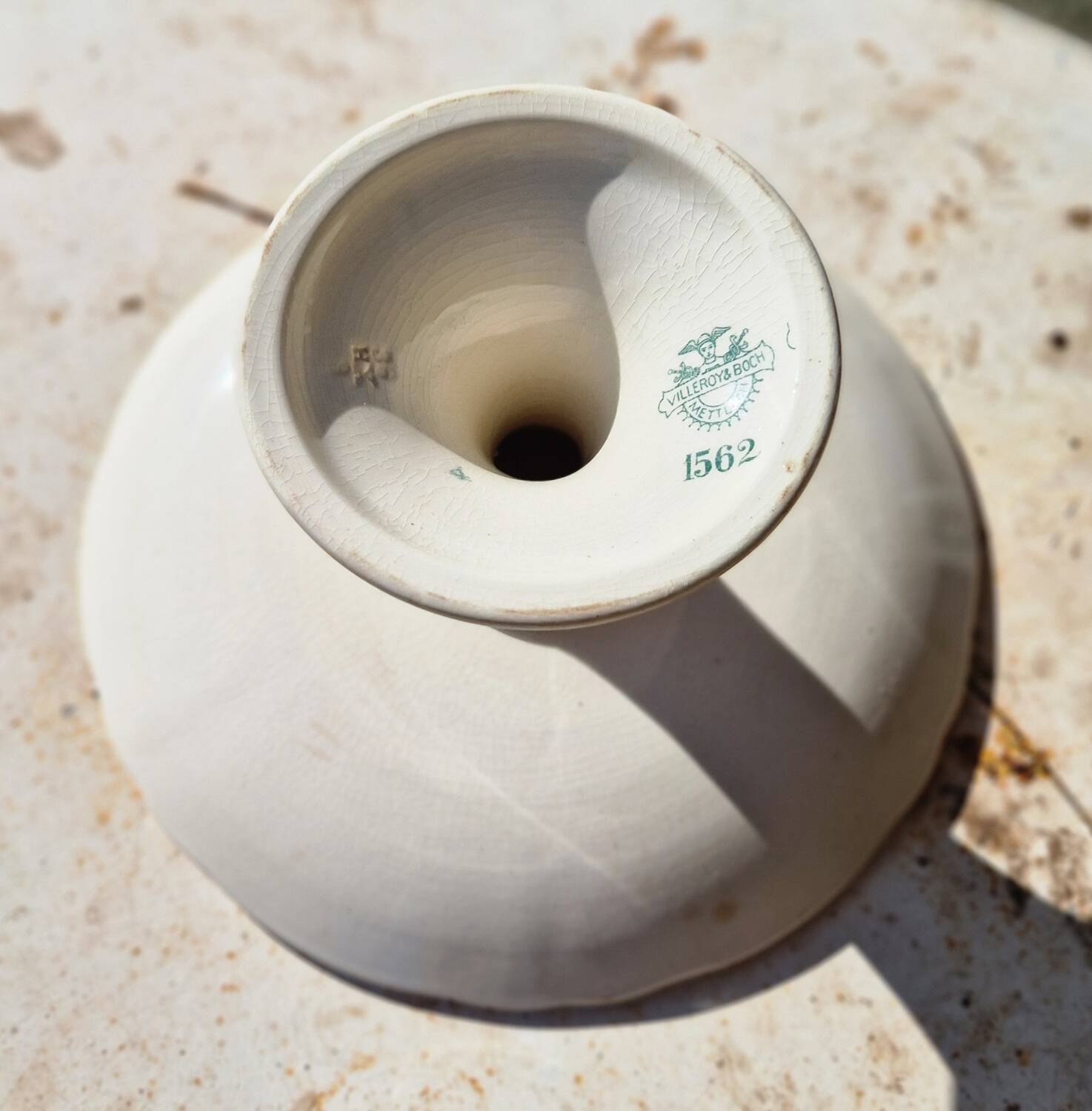 Round display stand on pedestal Villeroy Boch model 1562