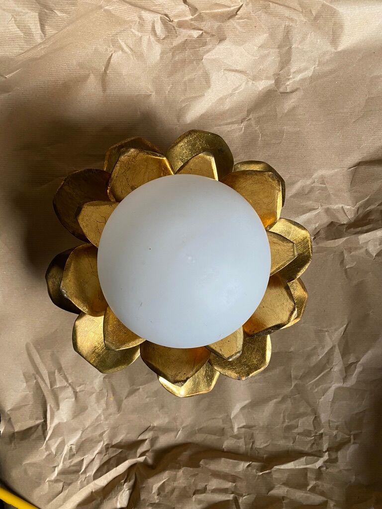 Opaline flower and brass wall lamp