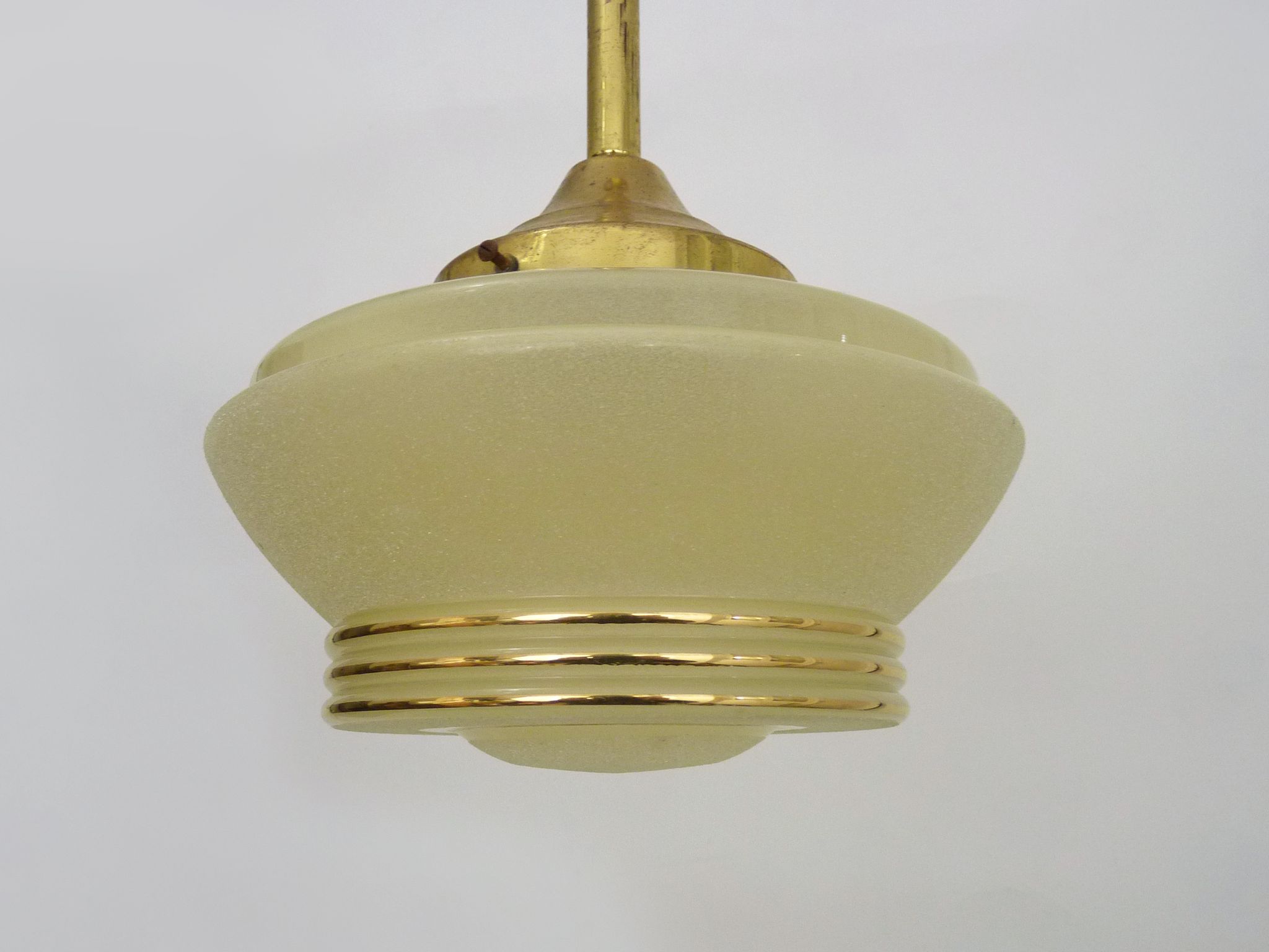 Suspension globe yellow granite, bordered gold lampshade old art deco. Year 50