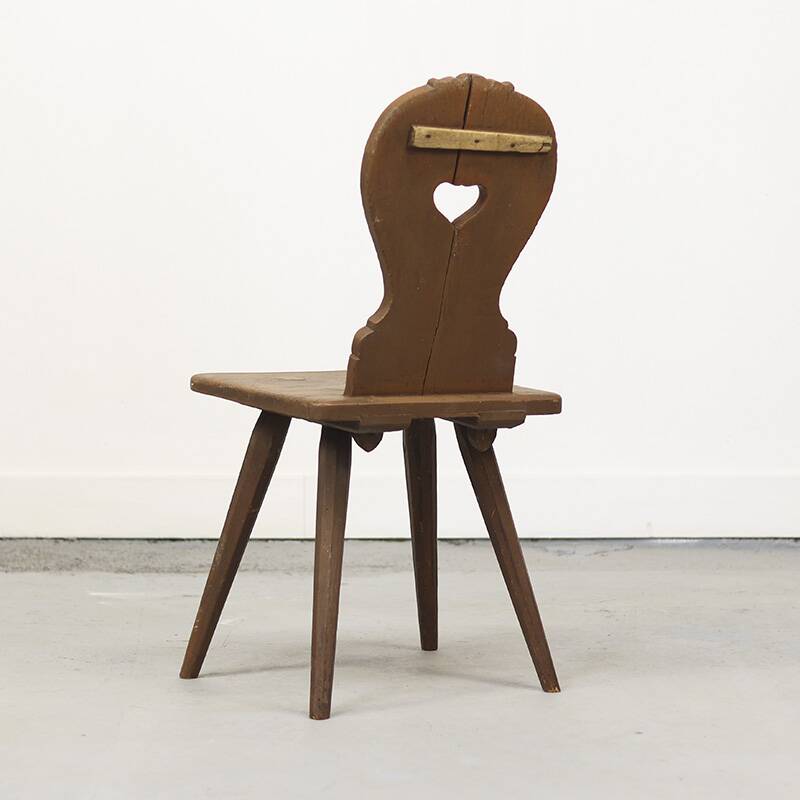 Chaise d'art populaire primitif