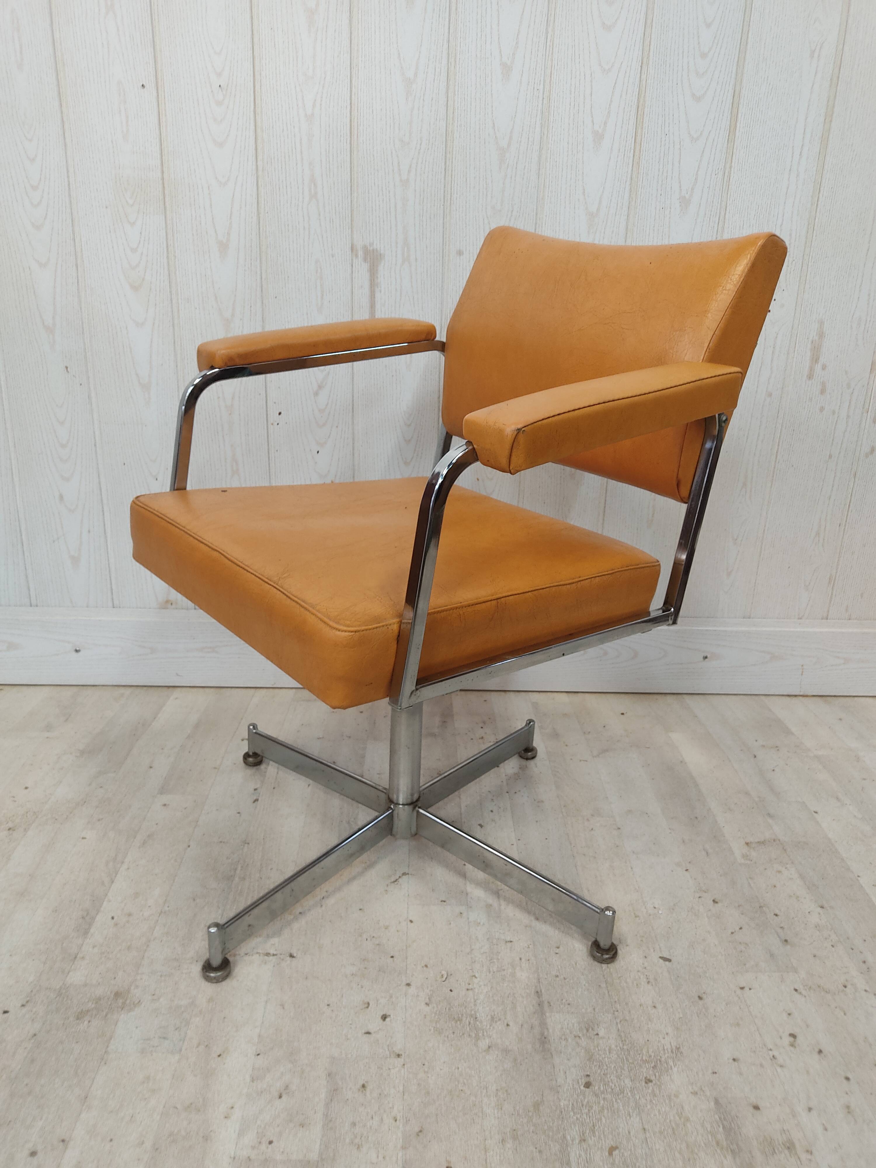 Vintage swivel office chair