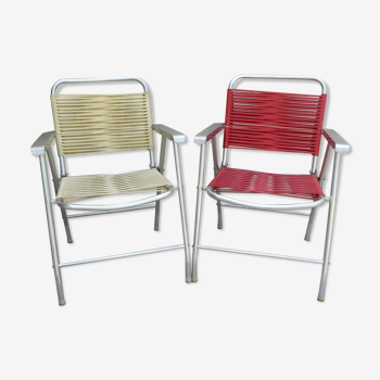 Paire de chaises pliantes en aluminium et scoubidou des années 70