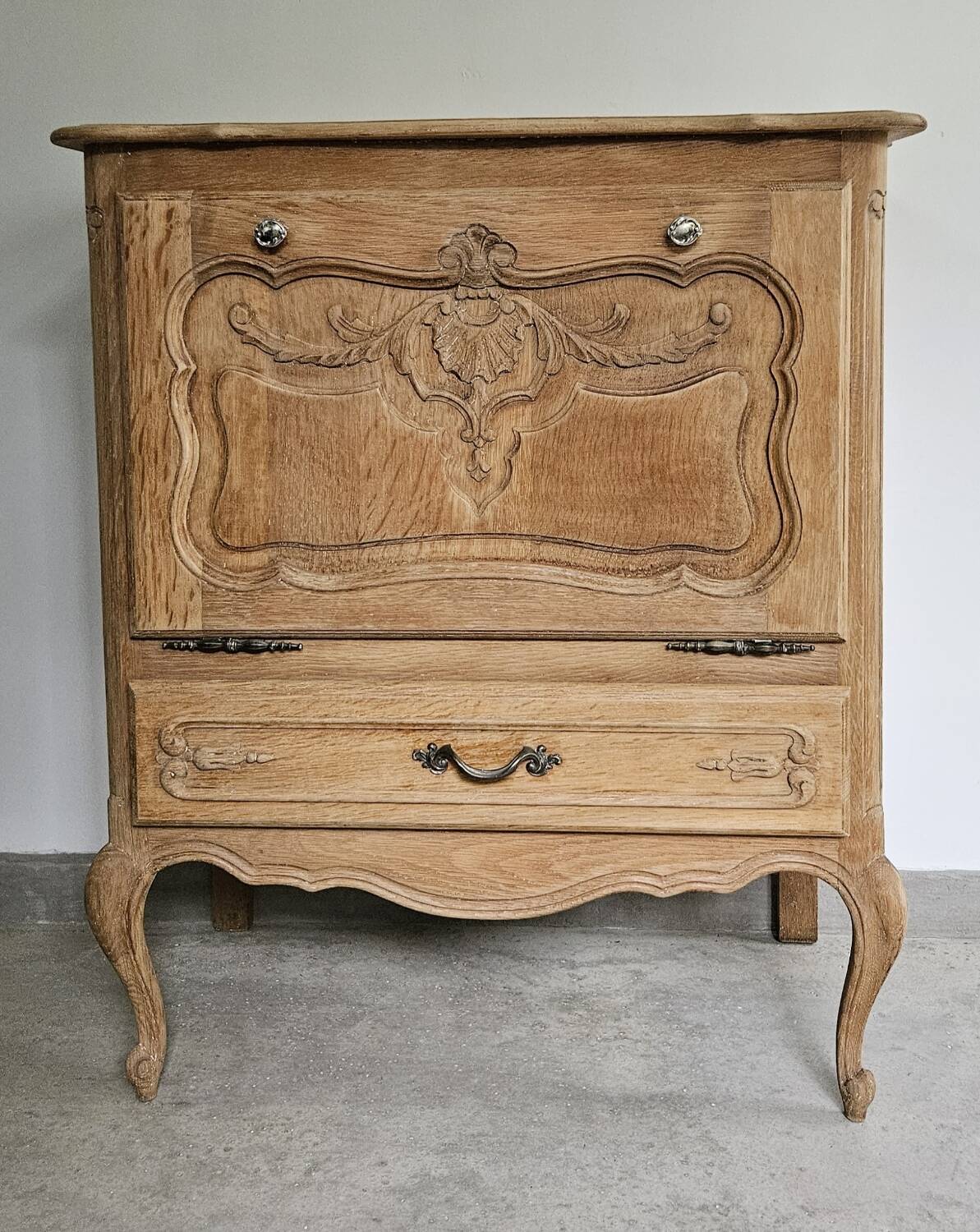 Storage unit, Louis XV style bar