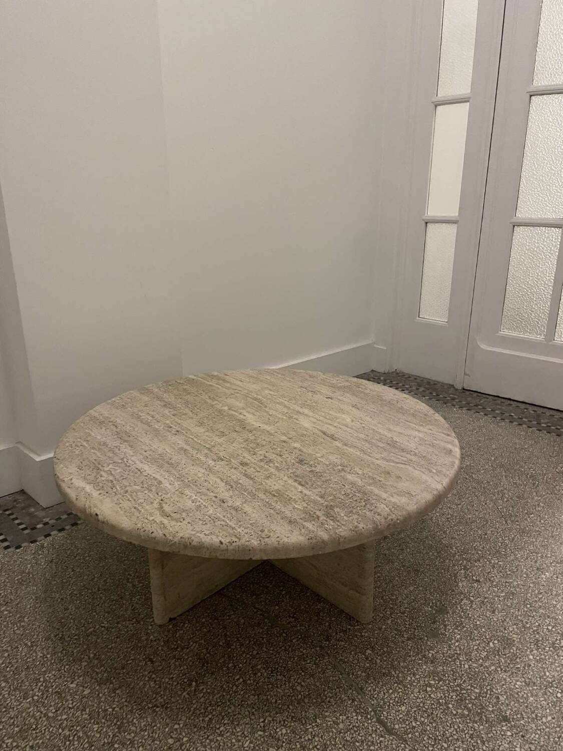 Table basse ronde en travertin, Italy, 1970s