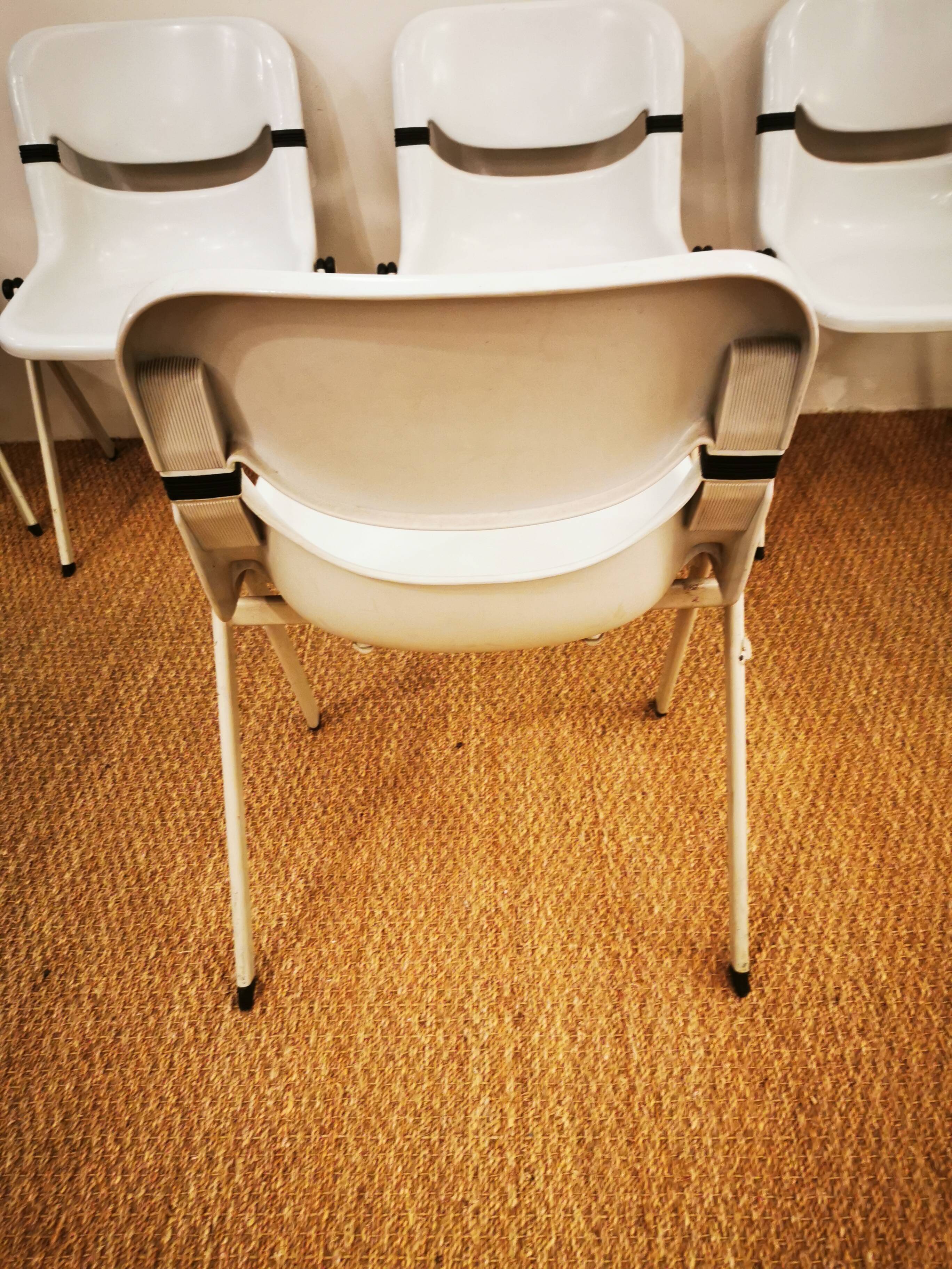 Suite de 6 chaises DORSAL par E. Ambas & G. Pirelli