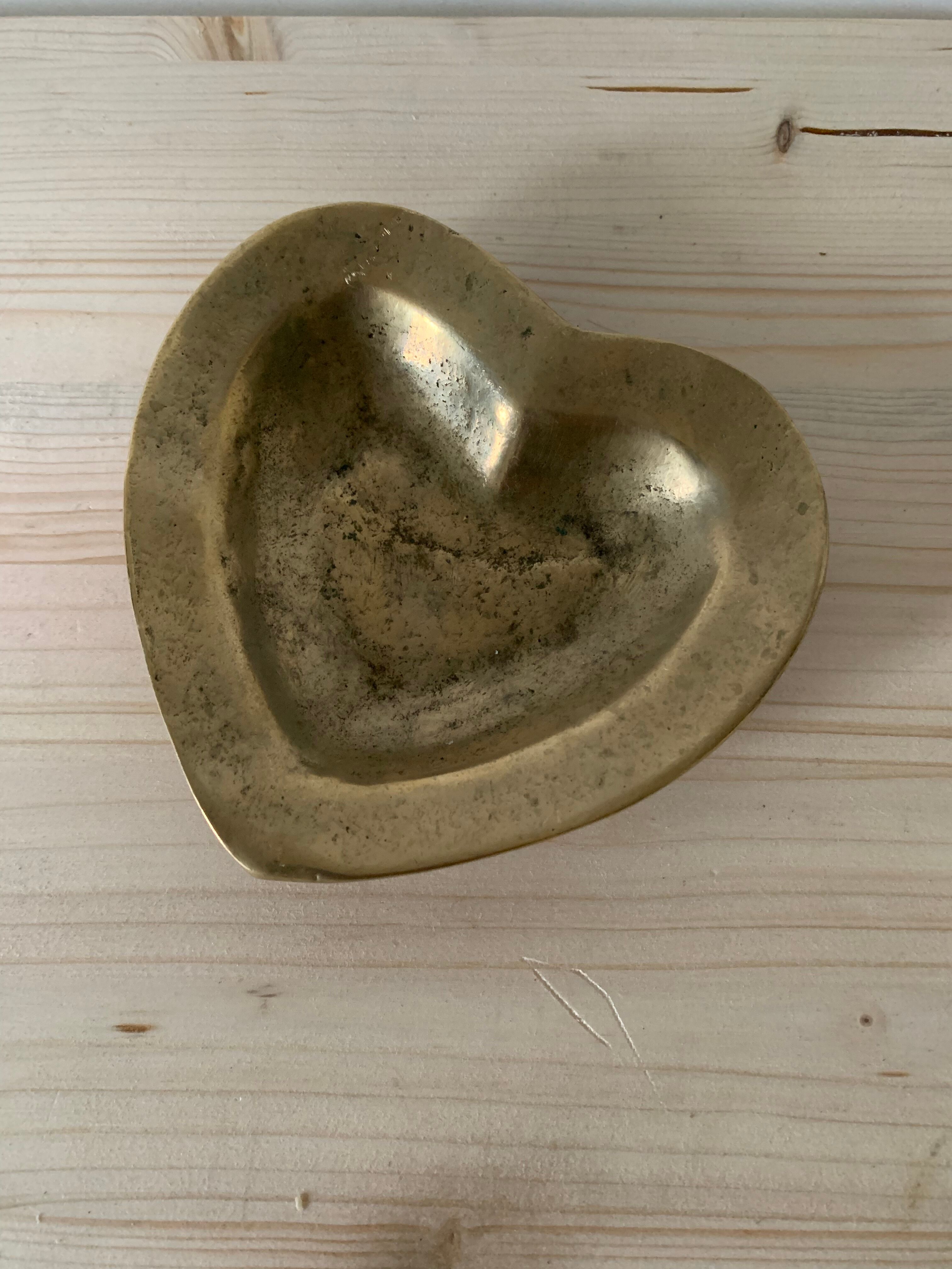 Empty bronze heart pocket