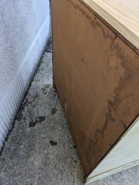 Distressed chest of drawers