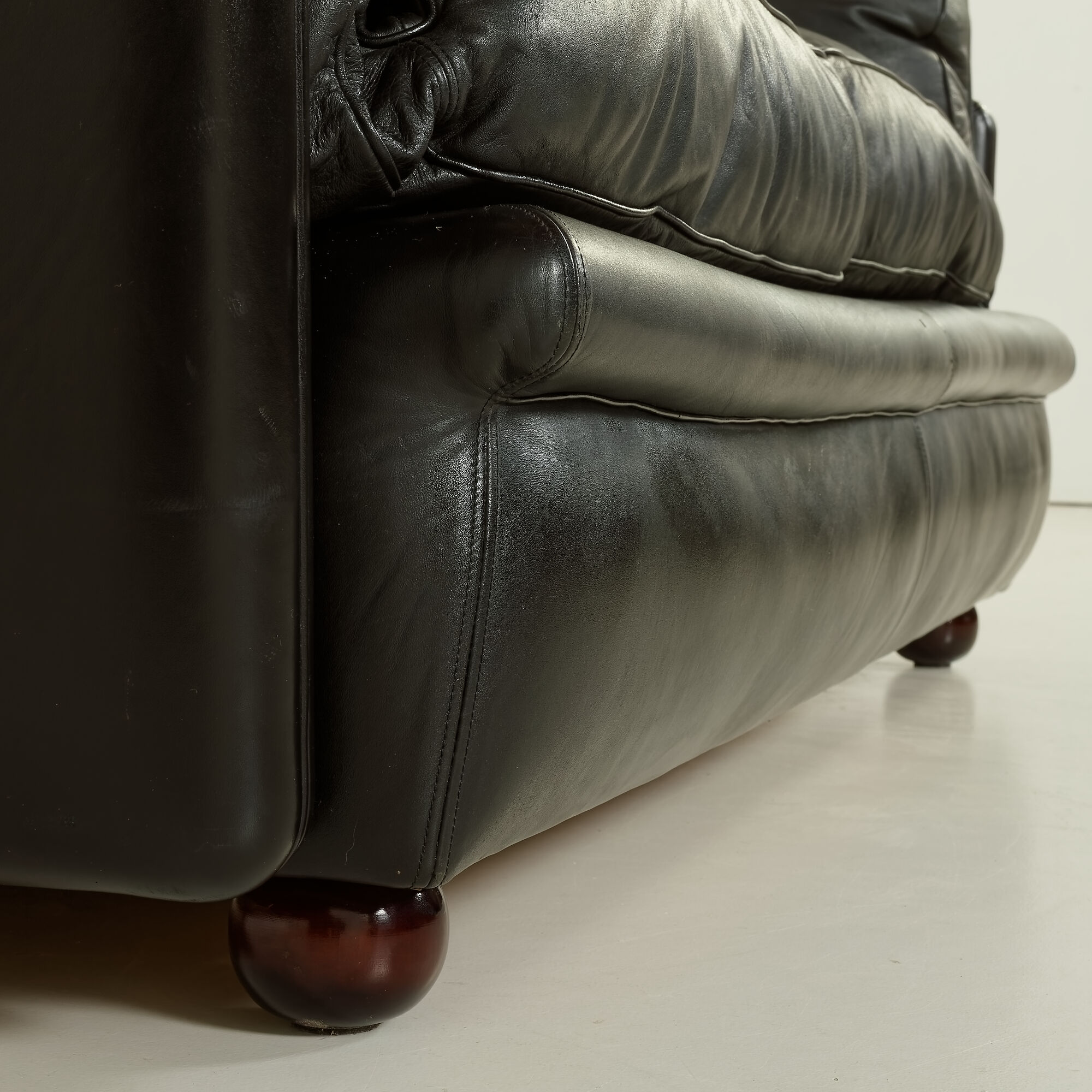 Poppy 2-seater leather sofa by Tito Agnoli for Poltrona Frau, 1970s